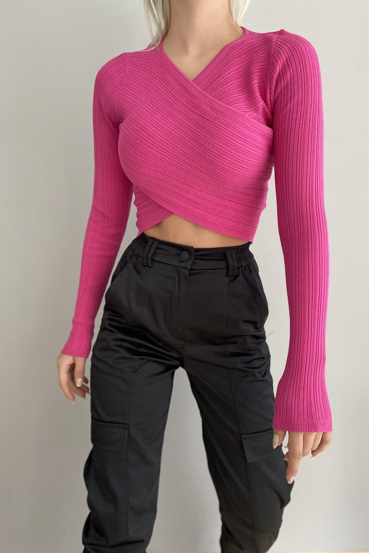 V YAKA ÖNÜ VEREV CROP KAZAK