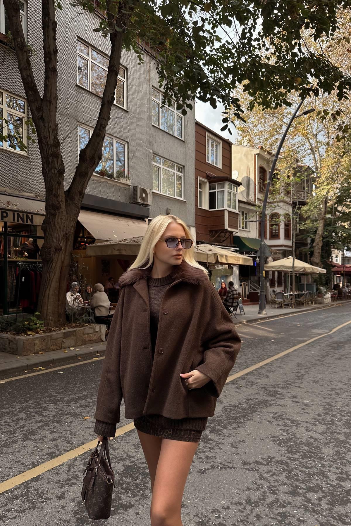 YAKA KÜRK DETAY KAŞE MONT