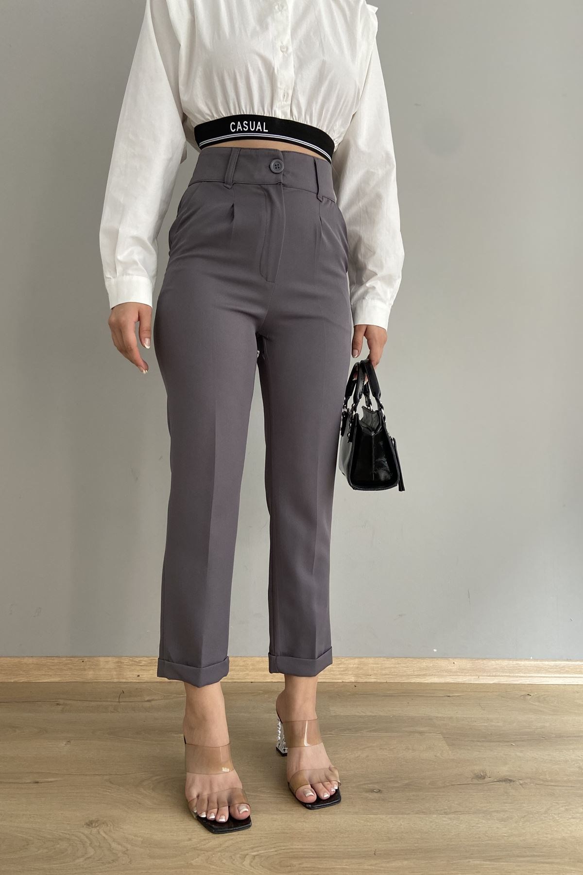 KEMERİ TEK PİLE DUBLE PAÇA PANTOLON