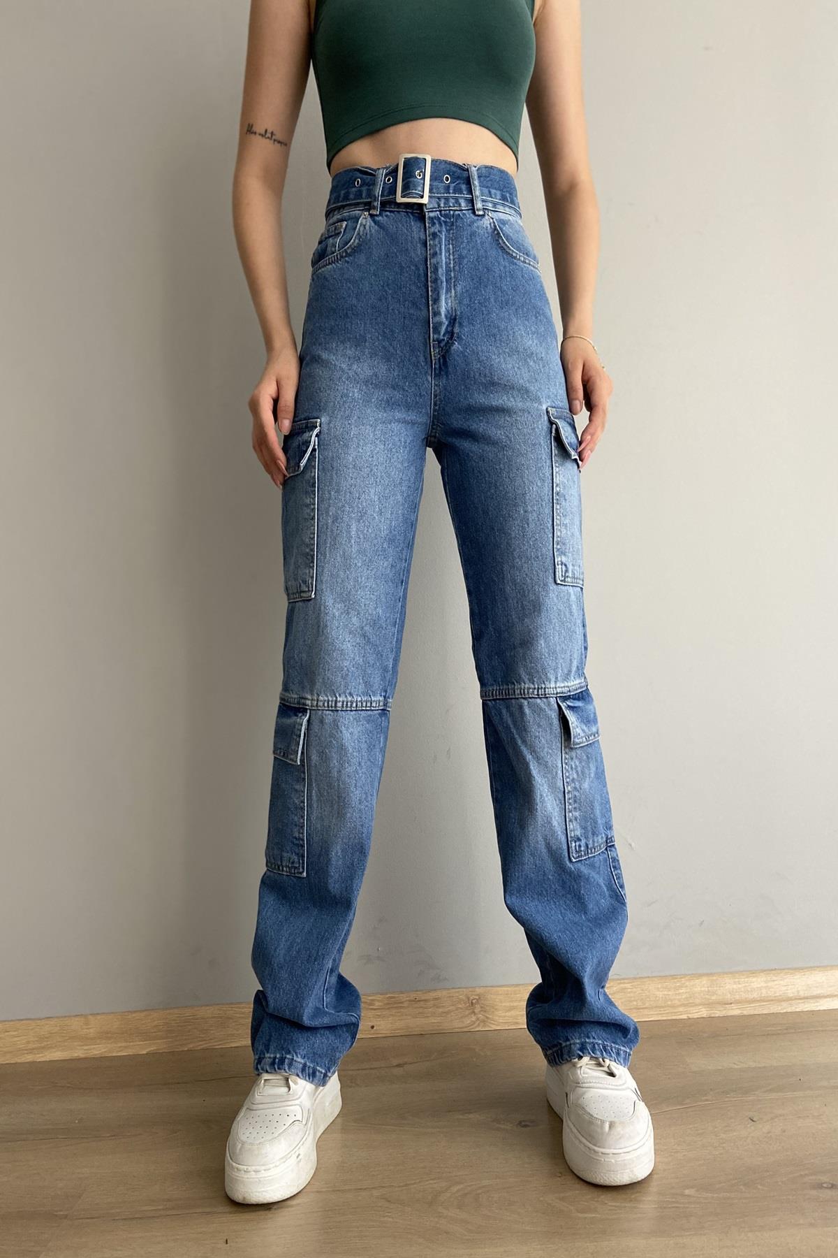 KEMERLİ YAN CEPLİ KOT PANTALON