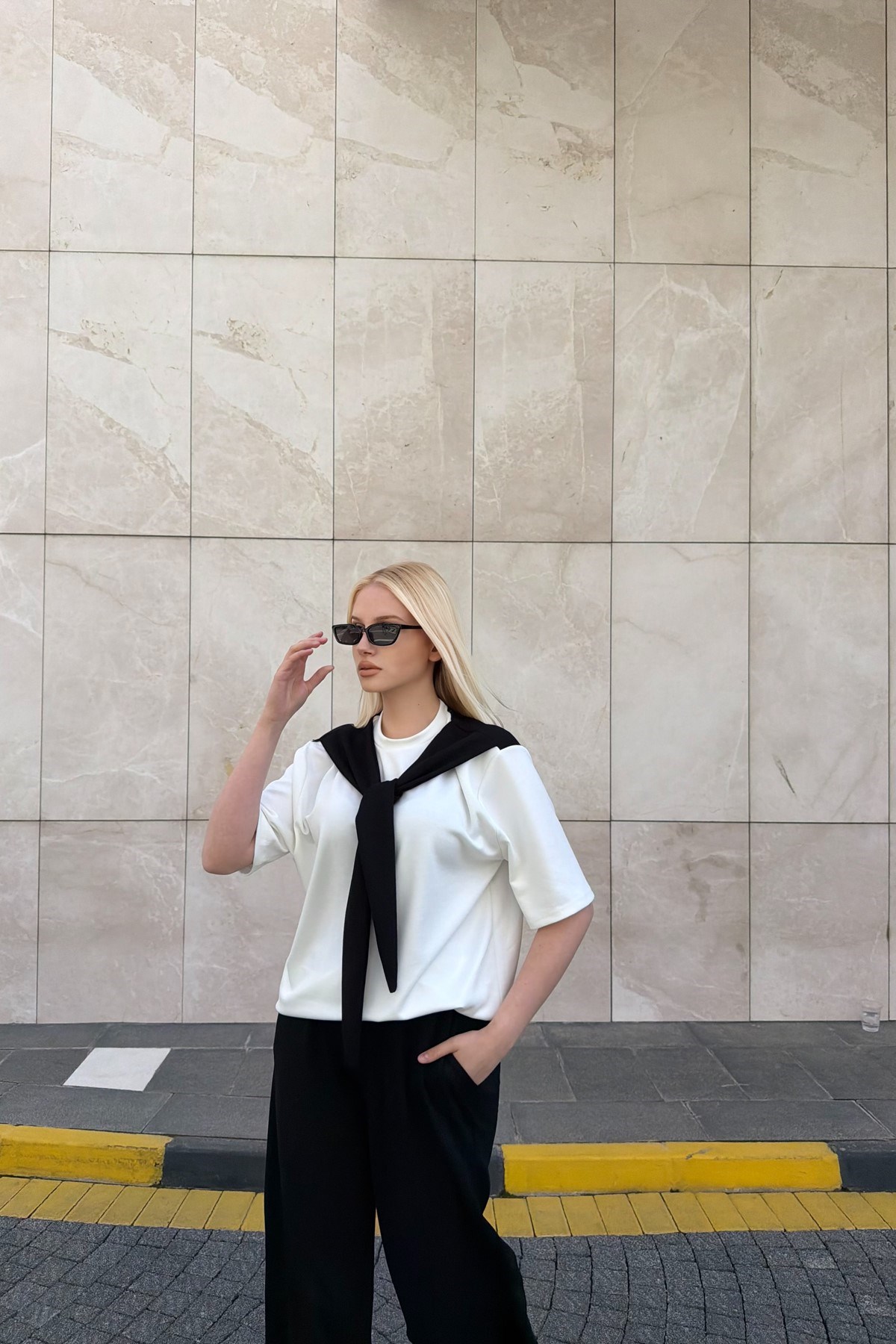 FULAR DETAYLI TSHIRT PANTOLON TAKIM