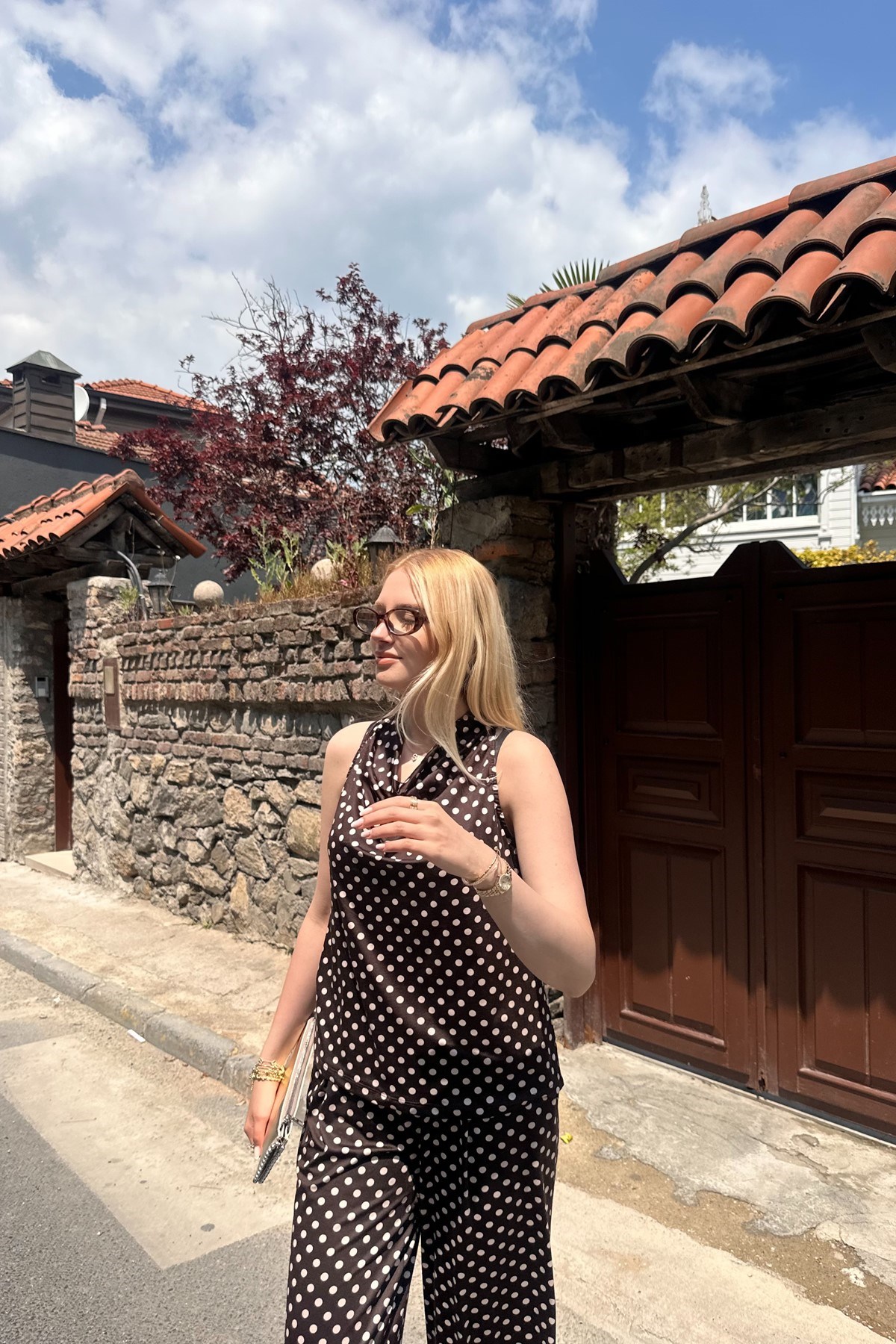 PUANTİYE DESEN DEGAJE YAKA BLUZ PANTOLON TAKIM