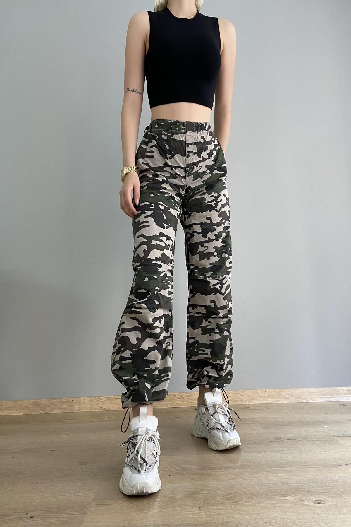 PAÇA BÜZGÜLÜ KAMUFLAJ PANTALON
