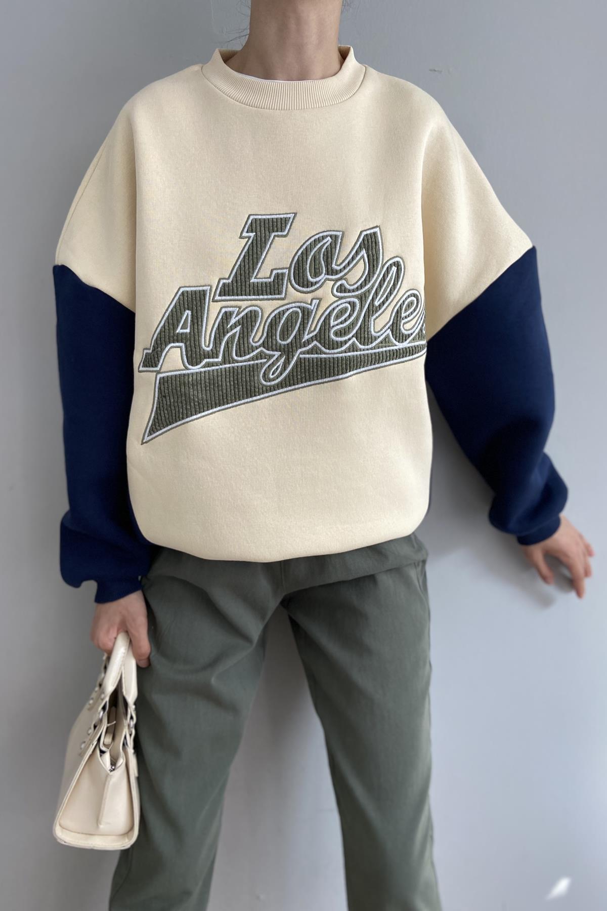 APLİKE NAKIŞLI SWEATSHIRT