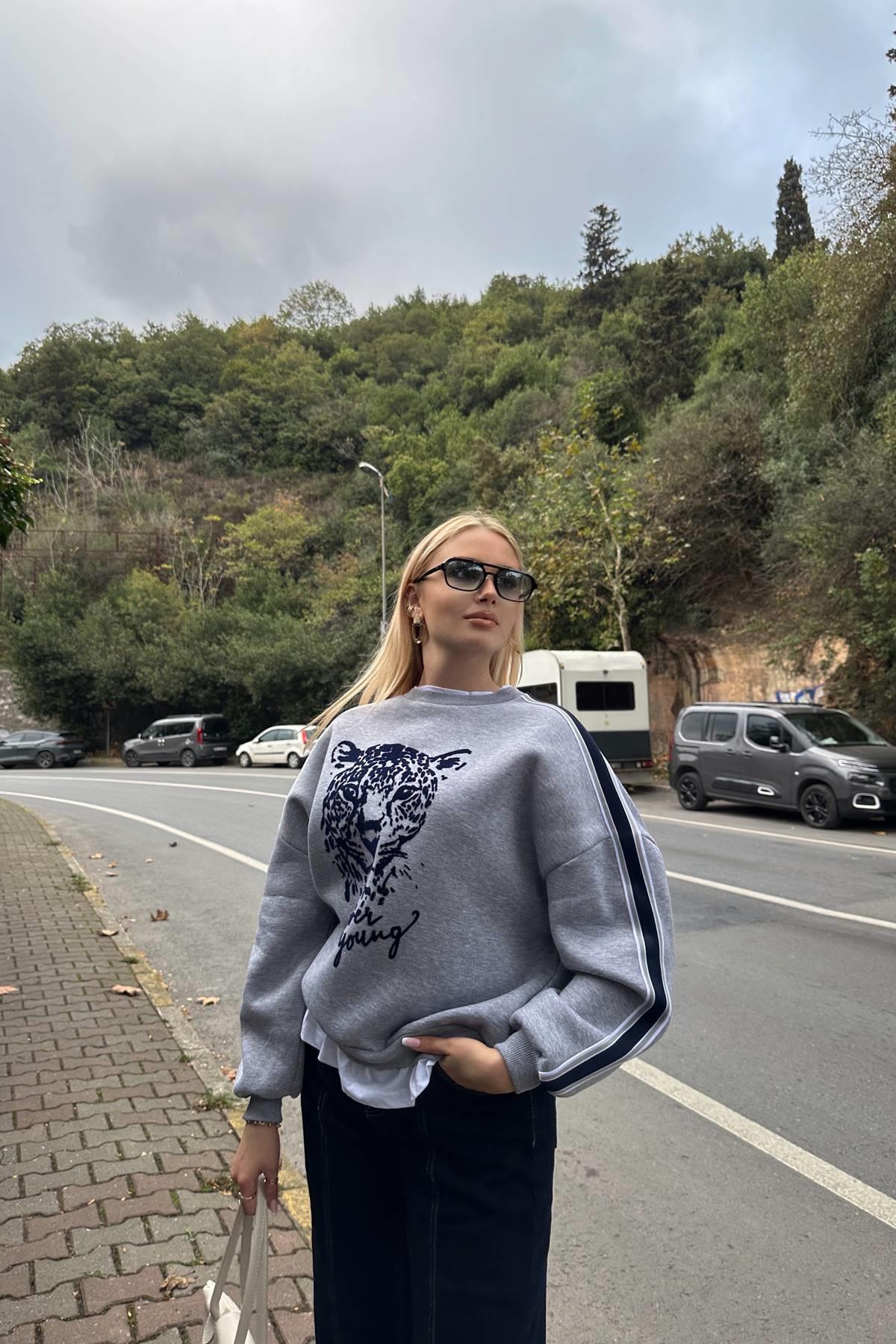 BASKI DETAYLI SWEATSHIRT