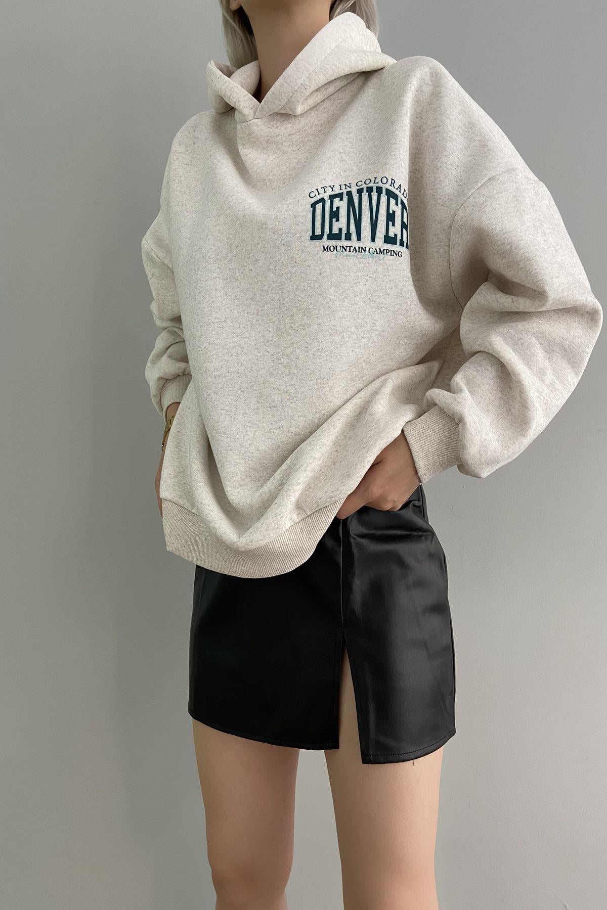 BASKILI KAPŞONLU SWEAT