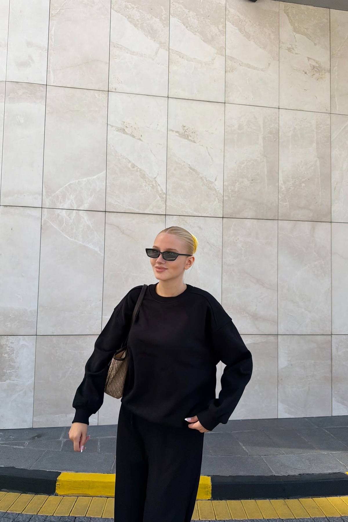 BİSİKLET YAKA OMUZ ROBALI SWEATSHIRT