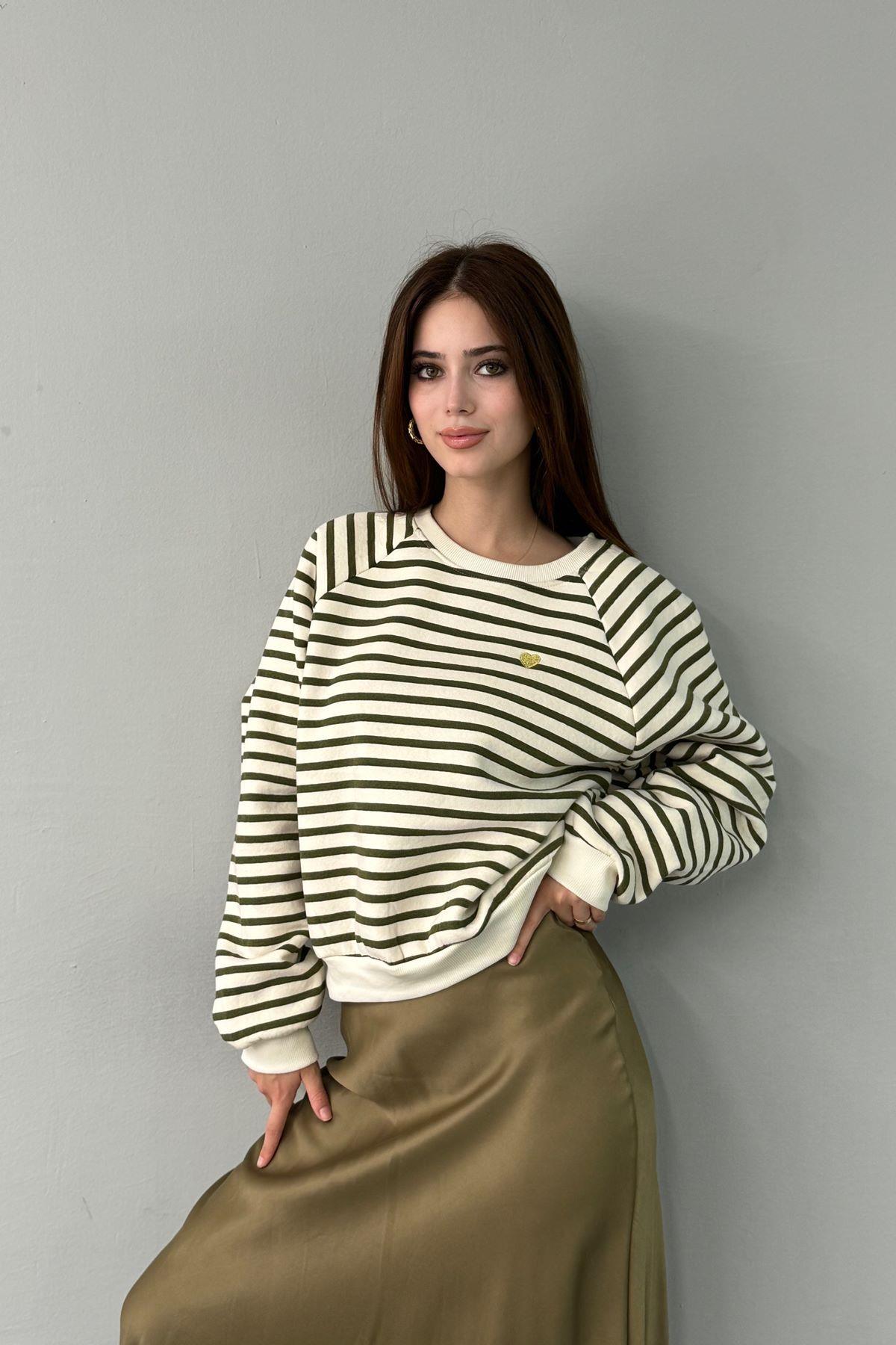 KALP NAKIŞLI ÇİZGİLİ SWEATSHIRT