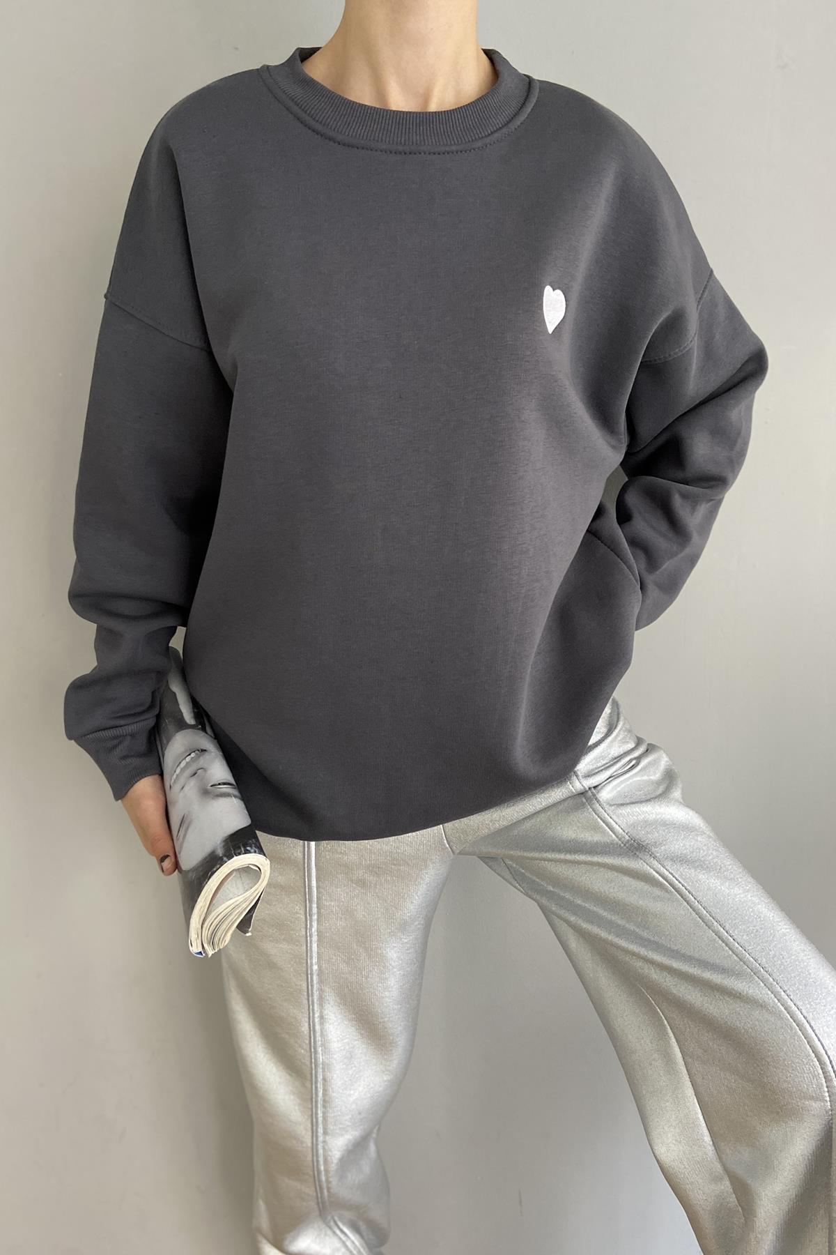 KALP NAKIŞLI SWEATSHIRT