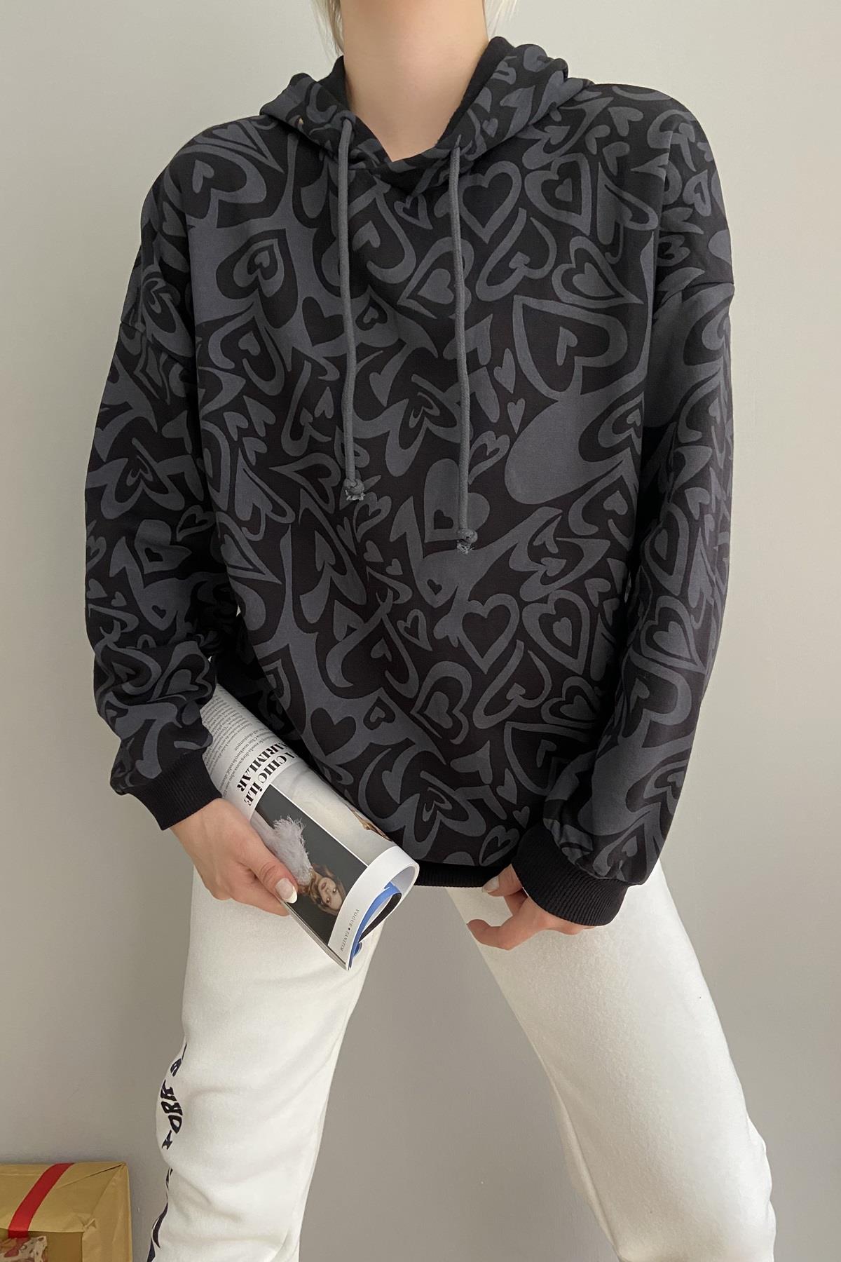 KAPŞONLU DESENLİ SWEAT