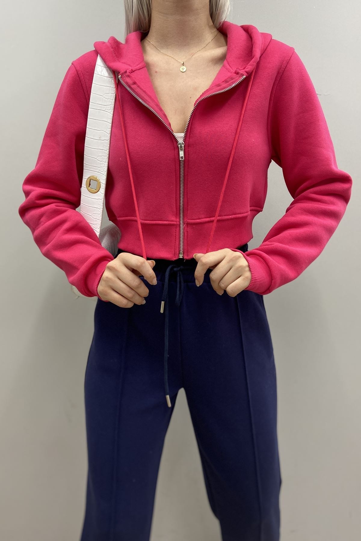 KAPŞONLU  FERMUARLI CROP SWETSHIRT