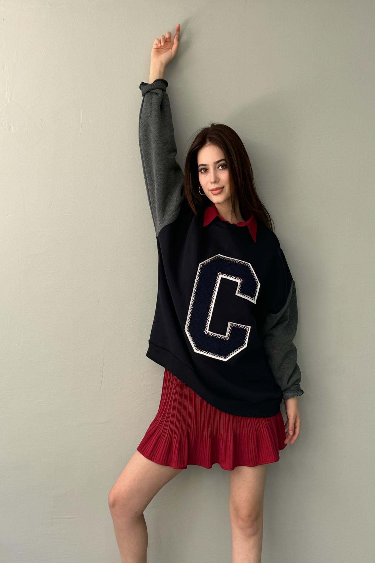 KEÇE DETAYLI SWEATSHIRT