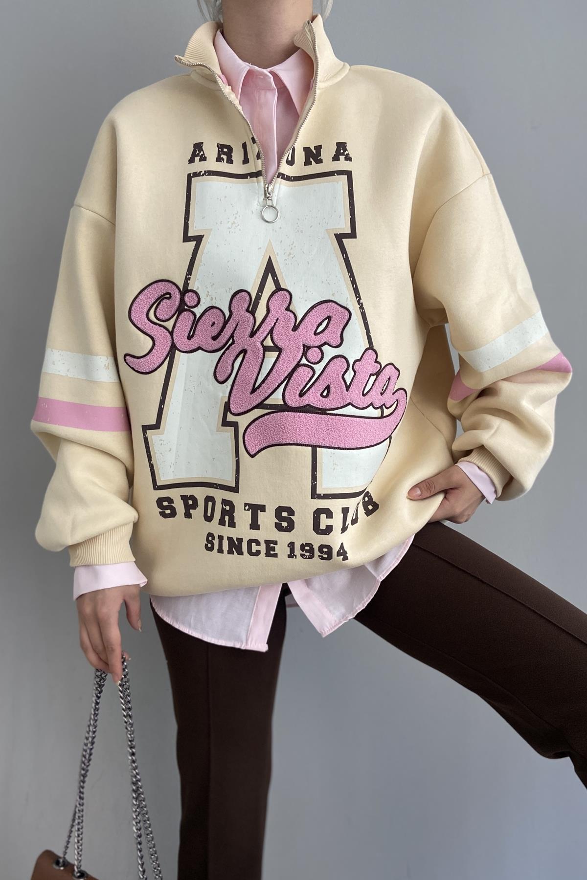 ÖNÜ FERMUARLI NAKIŞLI SWEATSHIRT