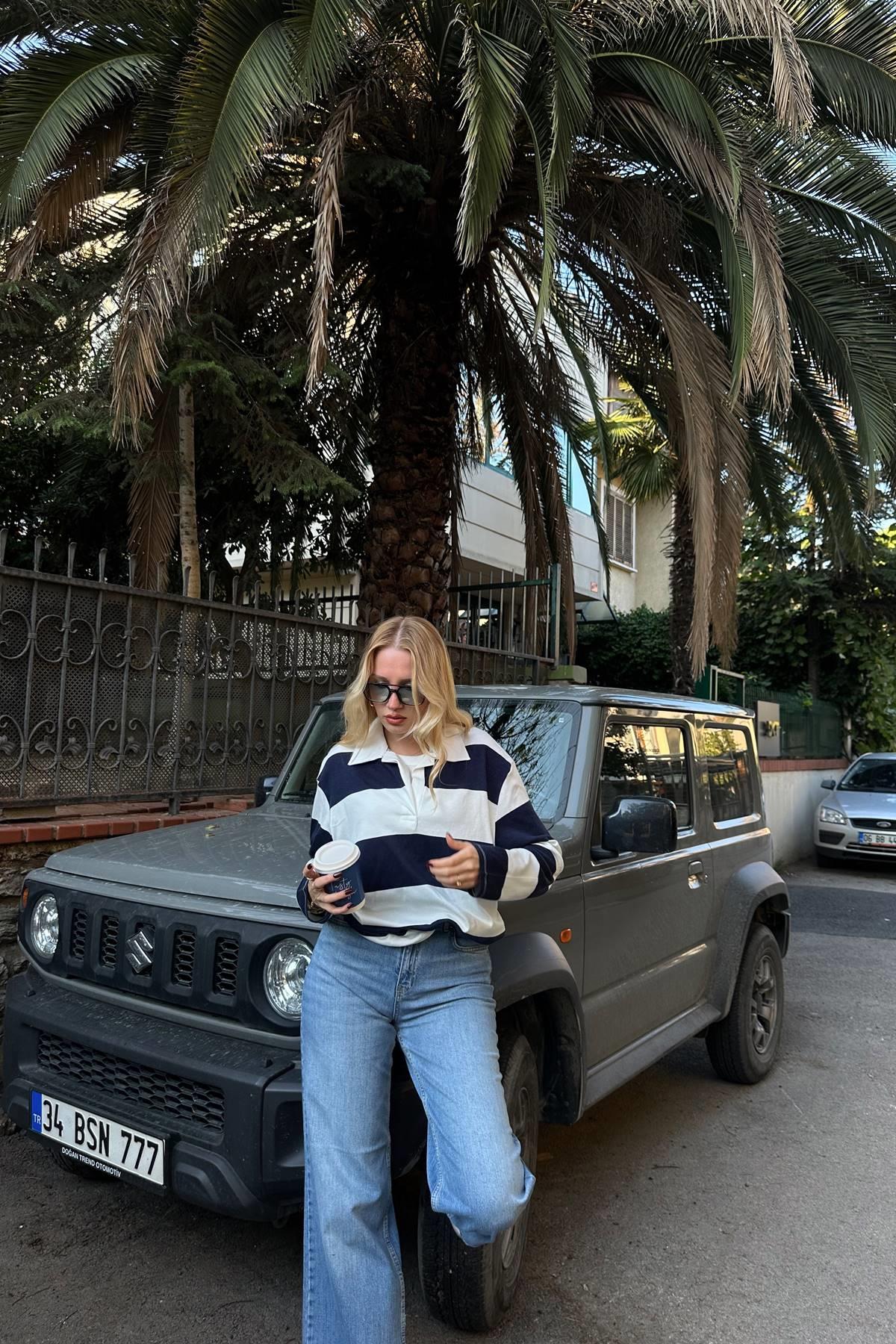 POLO YAKA ÇİZGİ DETAY SWEATSHIRT
