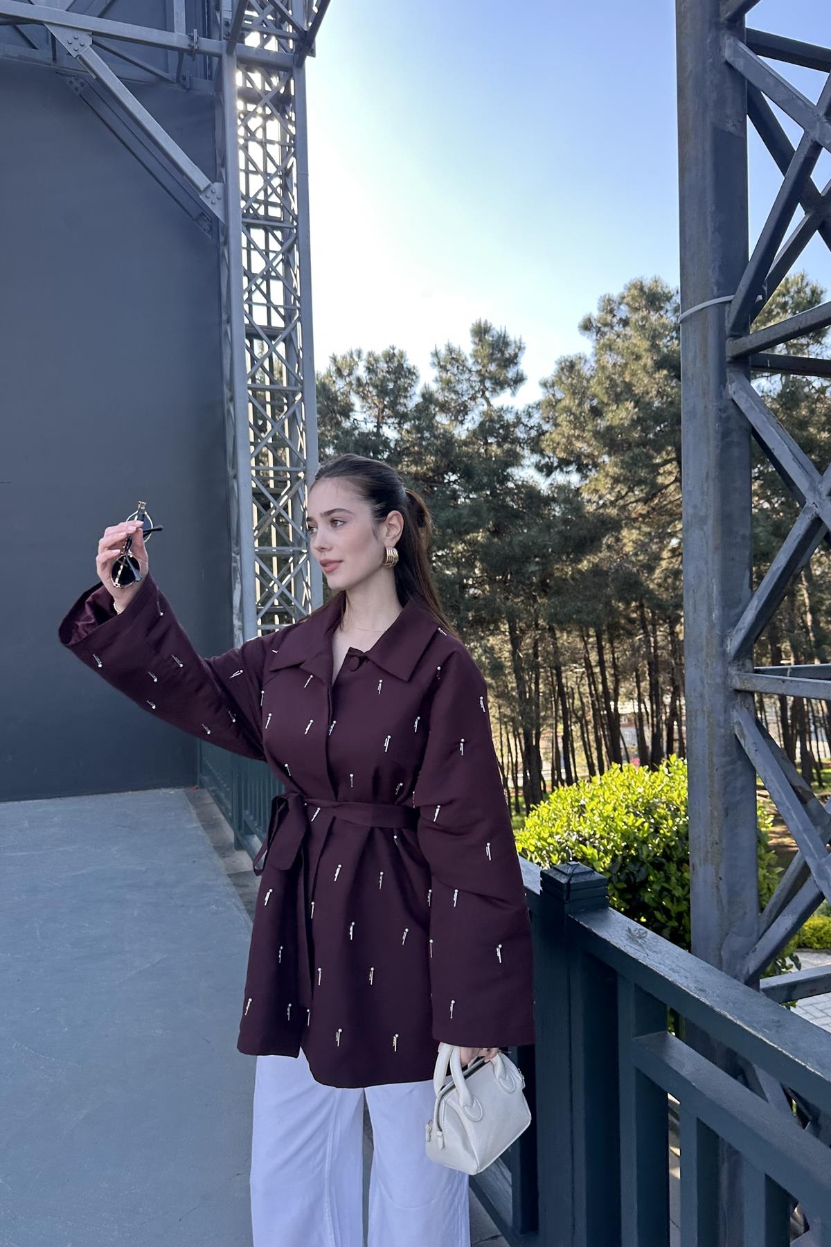 GÖMLEK YAKA DAMLA İNCİ BASKILI TRENÇ