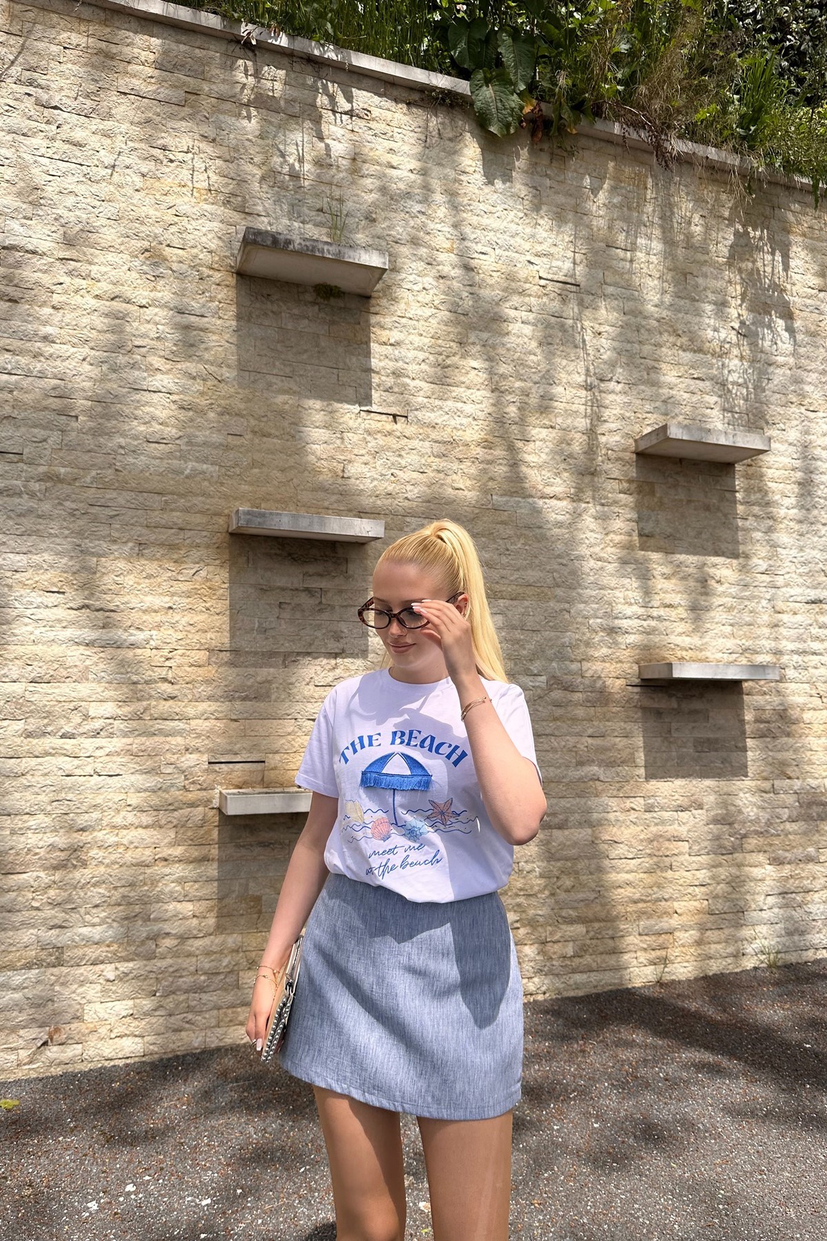 BASKI NAKIŞ DETAYLI TSHIRT