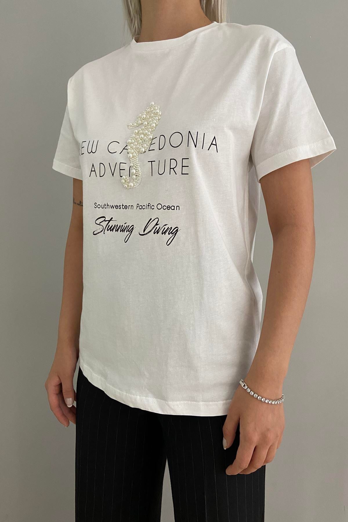 BASKI VE İNCİ DETAYLI TSHIRT