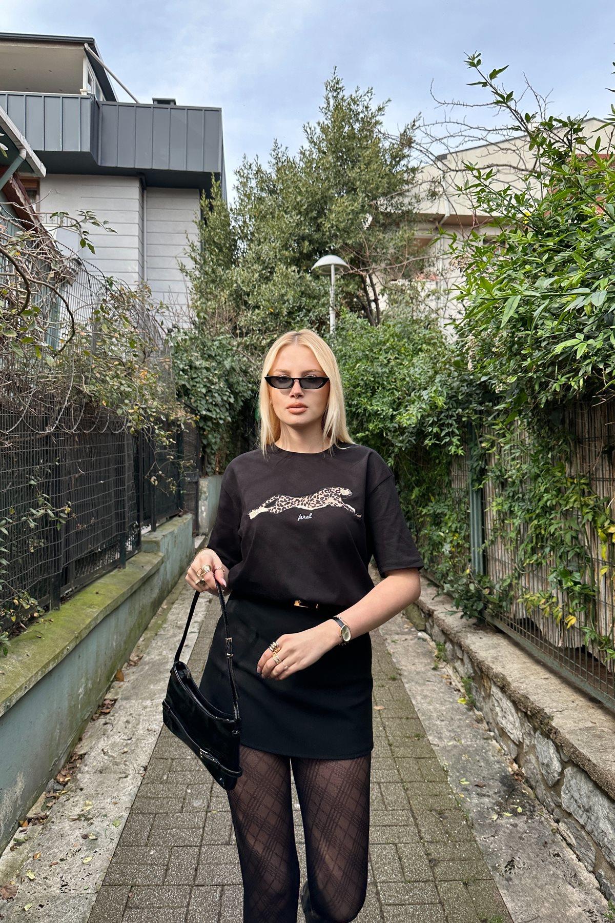 BİSİKLET YAKA NAKIŞ DETAY TSHIRT