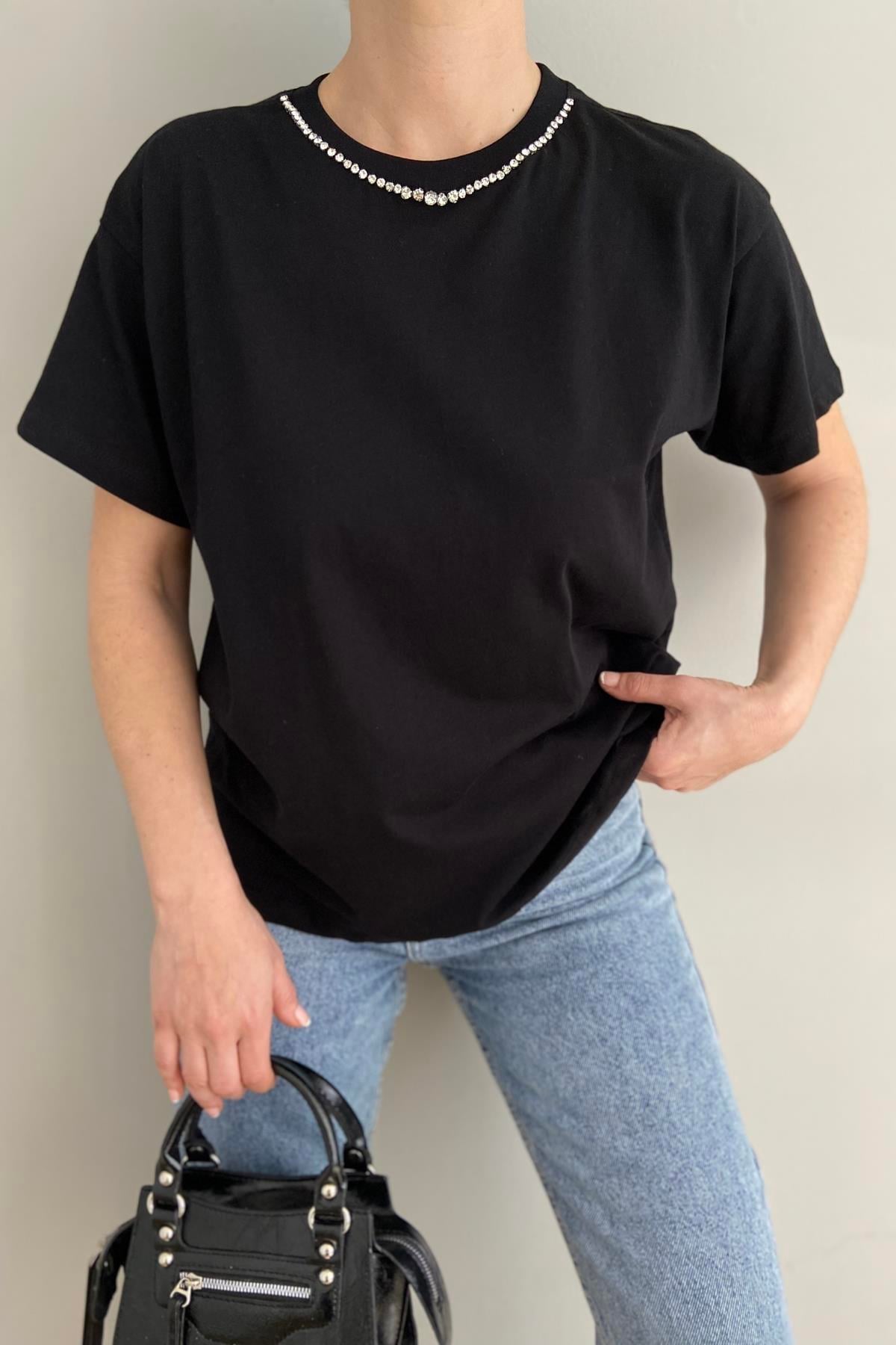 BİSİKLET YAKA TAŞ DETAY TSHIRT