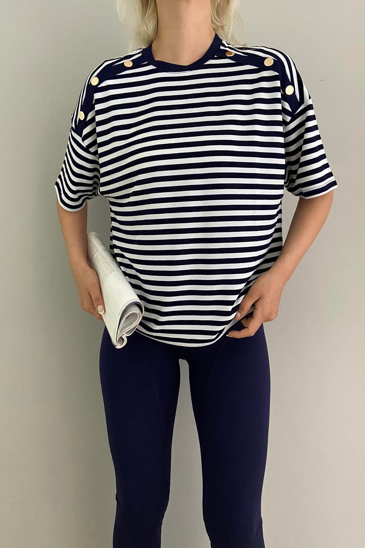 ÇİZGİLİ DÜĞMELİ TSHIRT