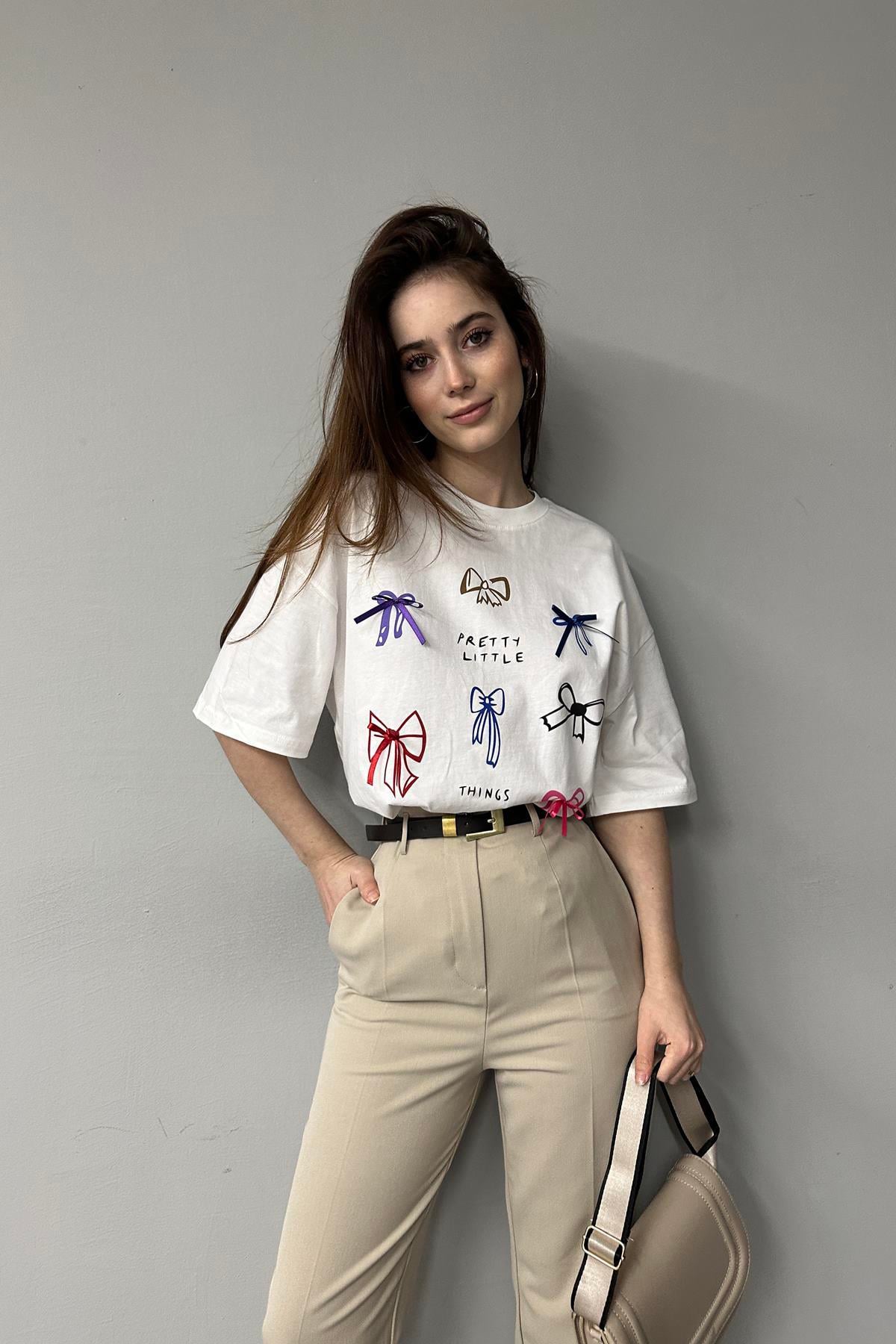 FİYONK VE BASKI DETAYLI TSHIRT