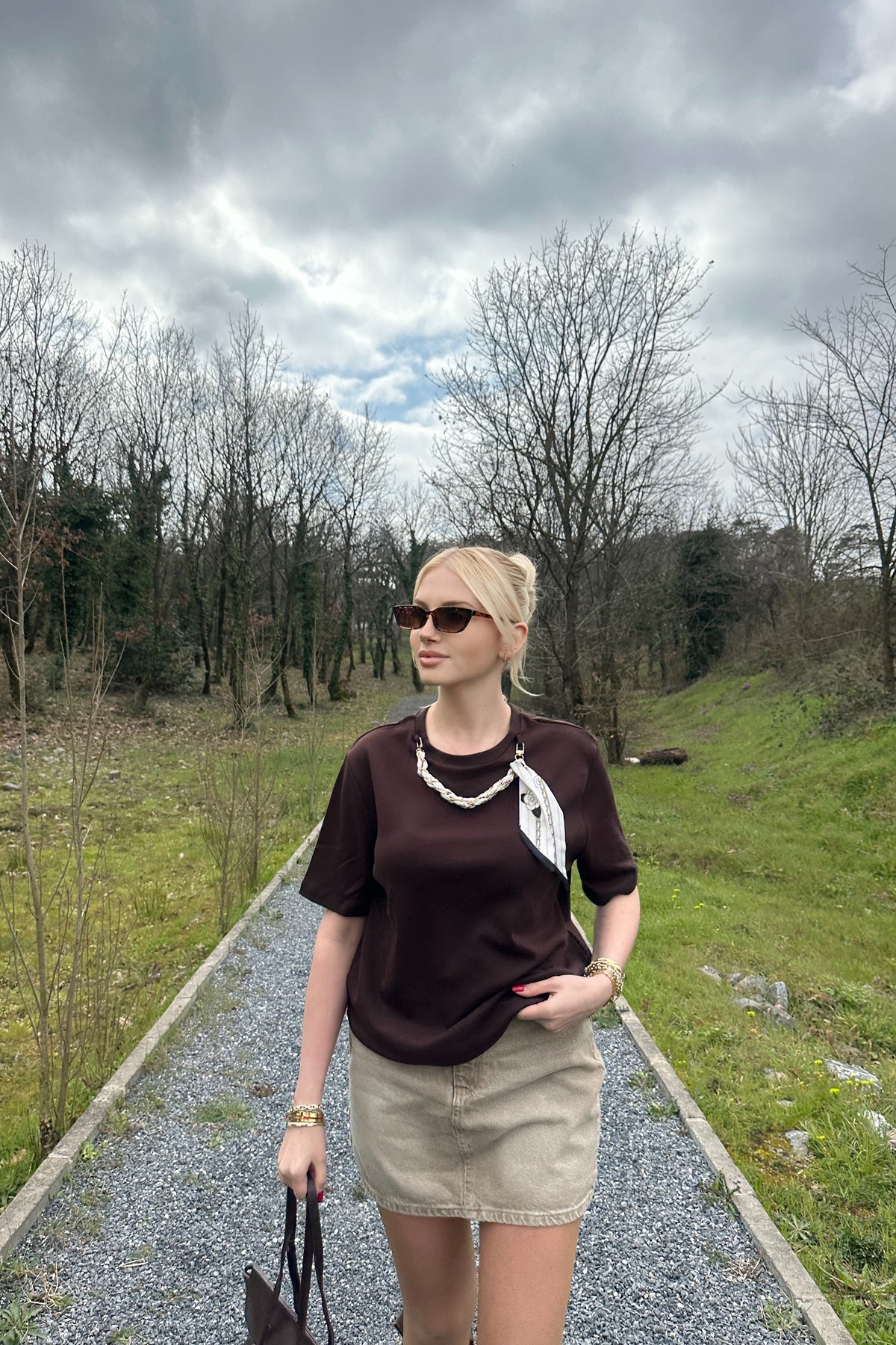 FULAR DETAYLI TSHIRT