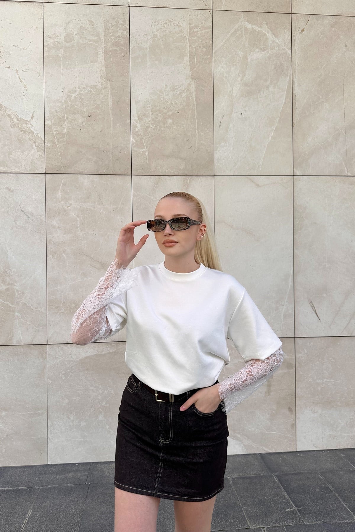KOLLARI DANTEL DETAY MODAL TSHIRT