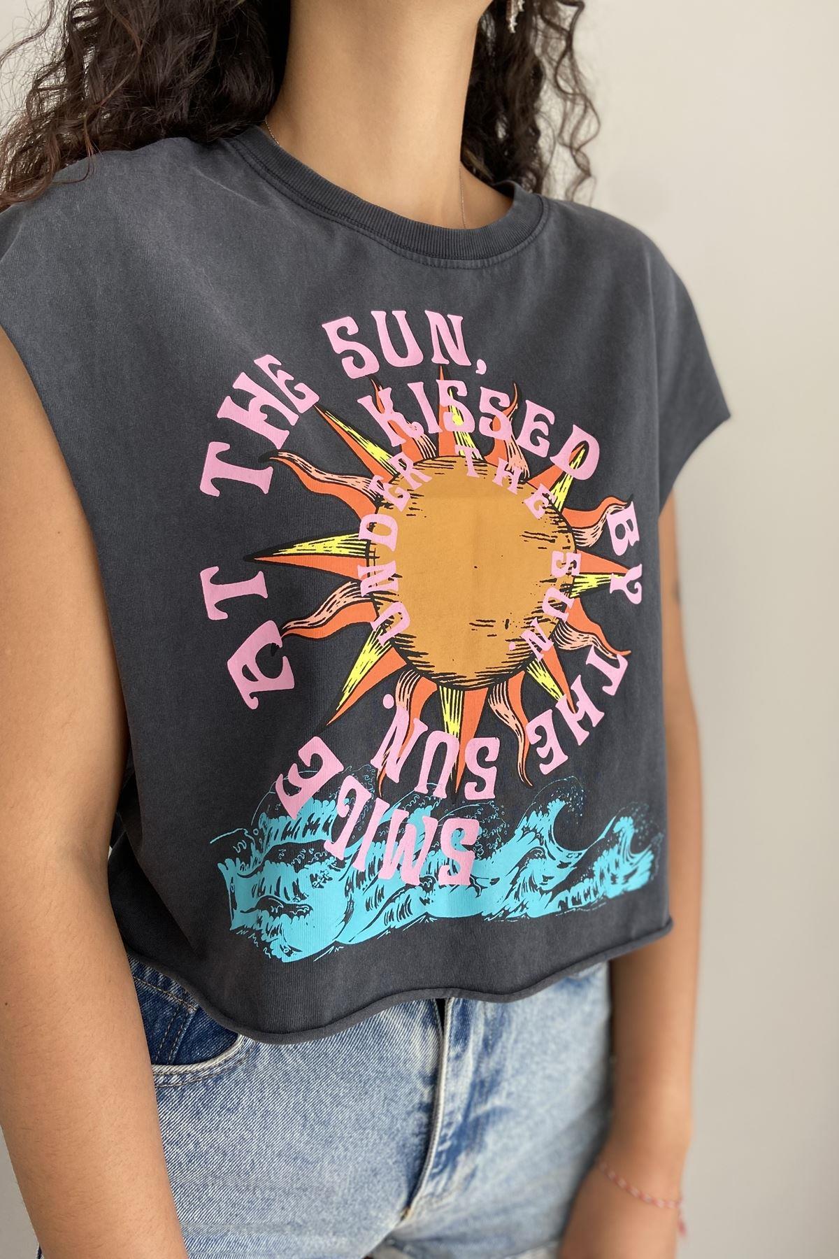 KOLSUZ BASKILI TSHIRT