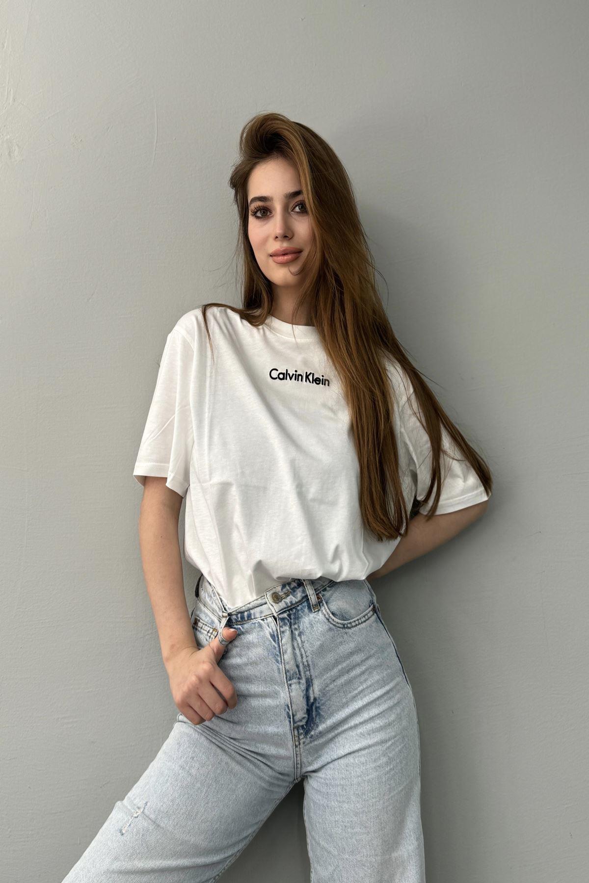 LB NAKIŞ DETAYLI TSHIRT