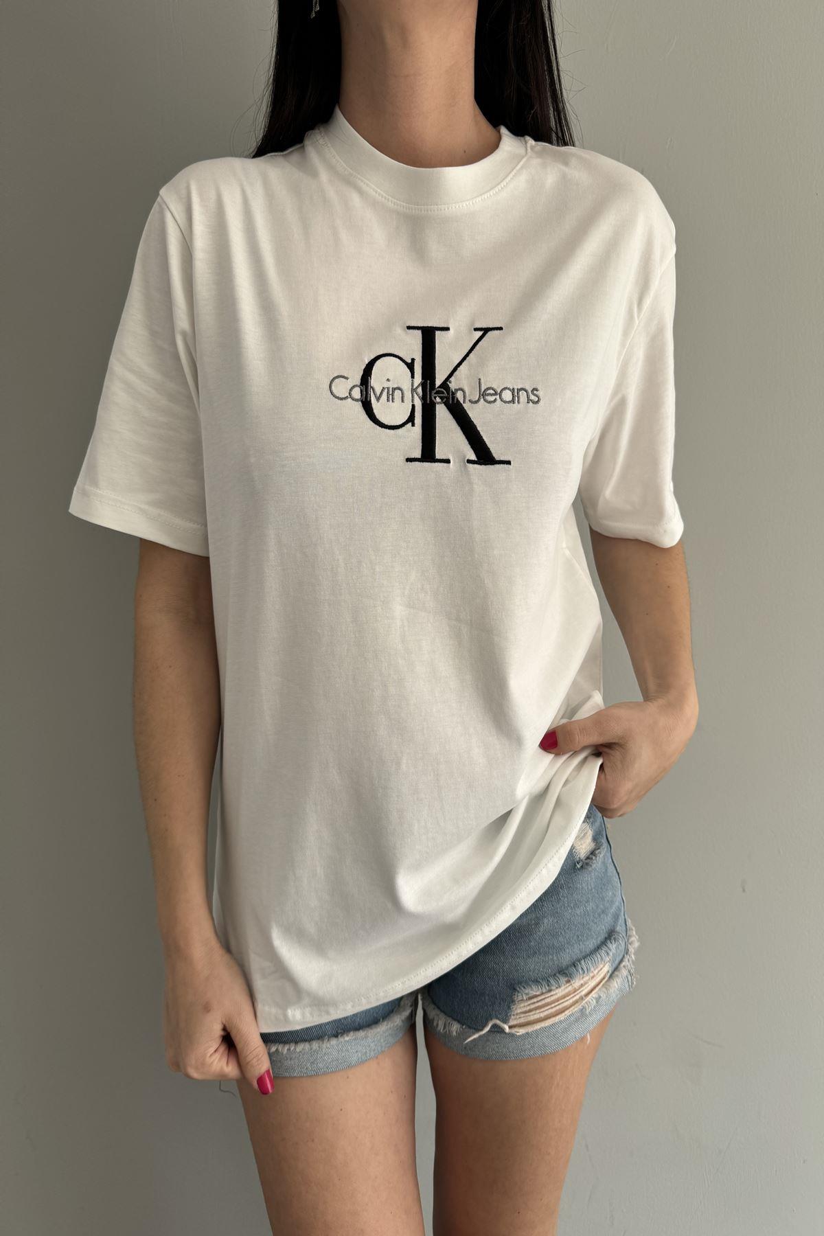 NAKIŞ DETAY TSHIRT