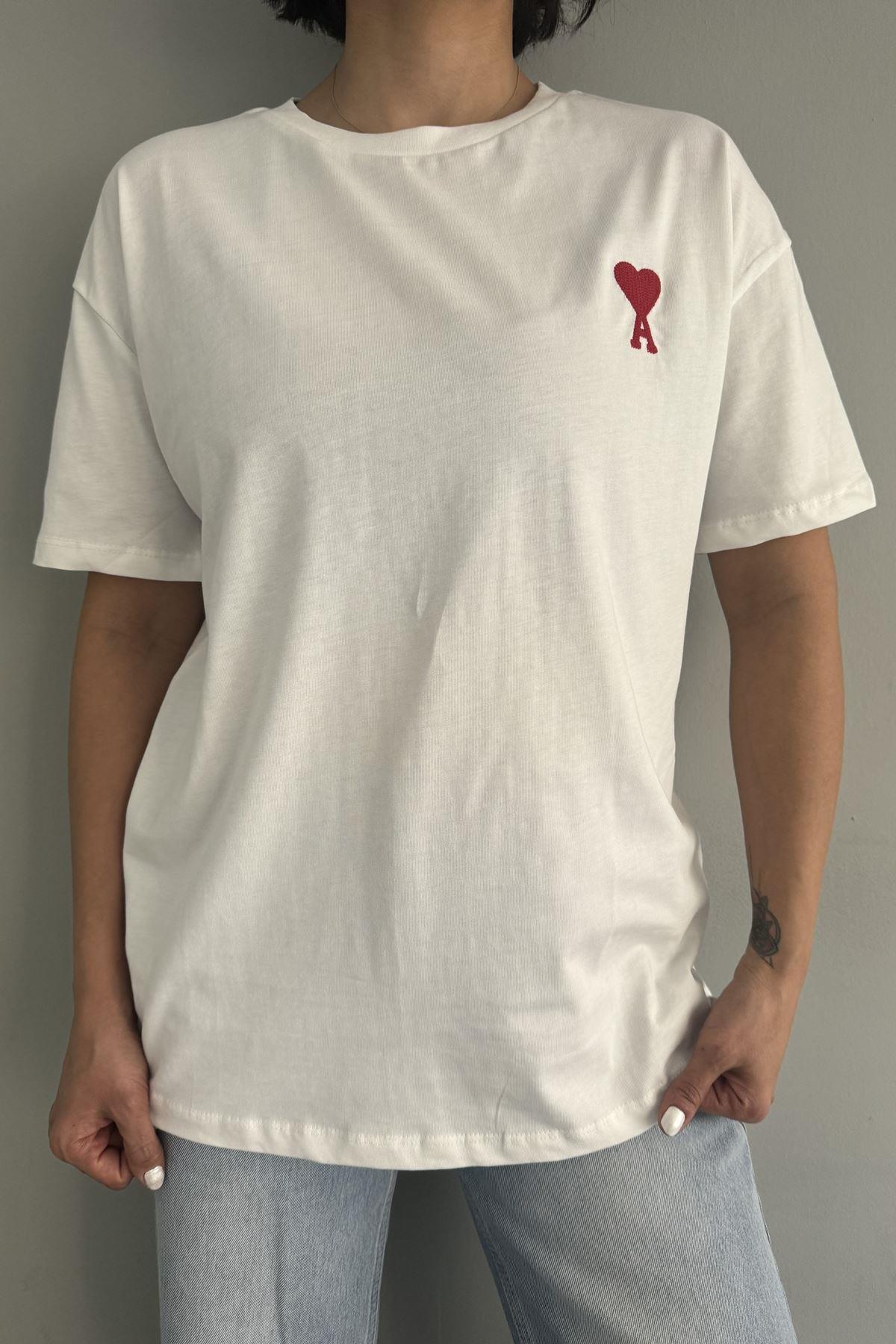 NAKIŞ DETAYLI TSHIRT