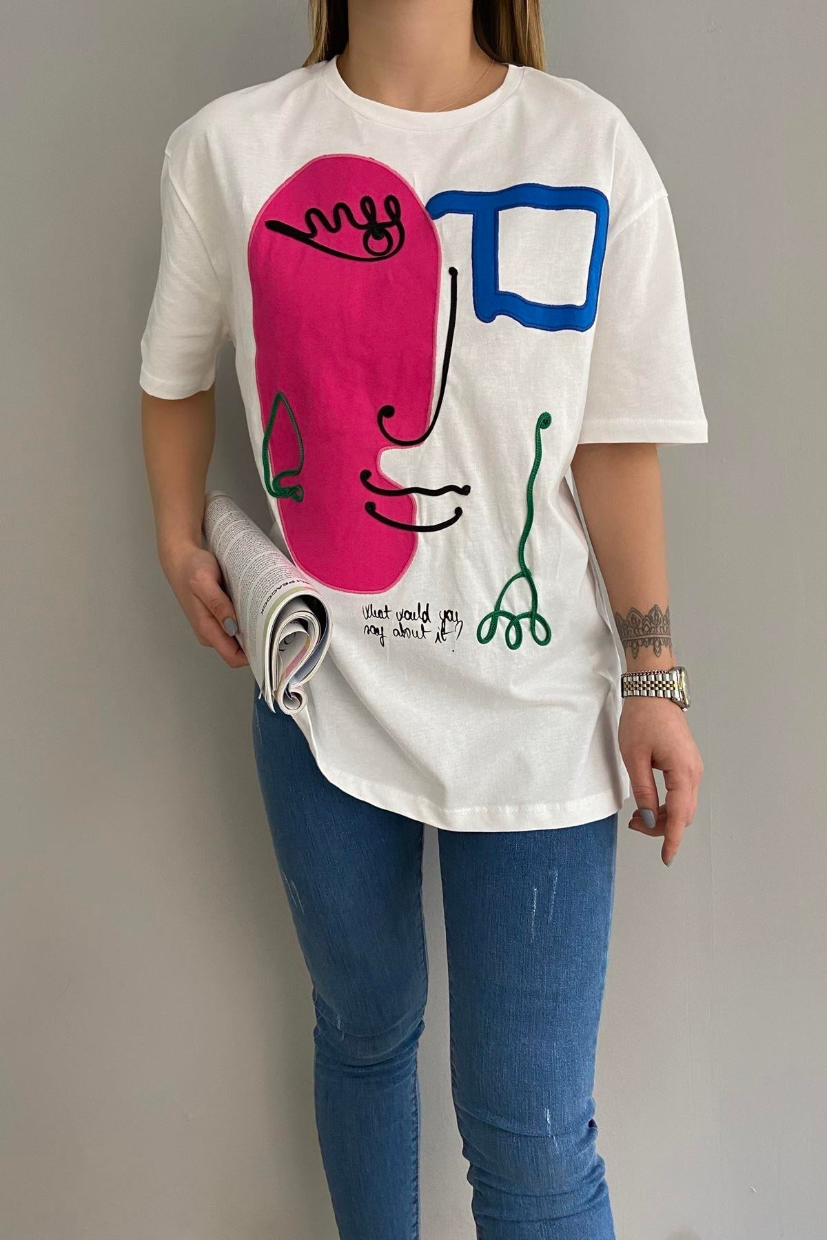 NAKIŞ VE BASKI DETAYLI TSHIRT