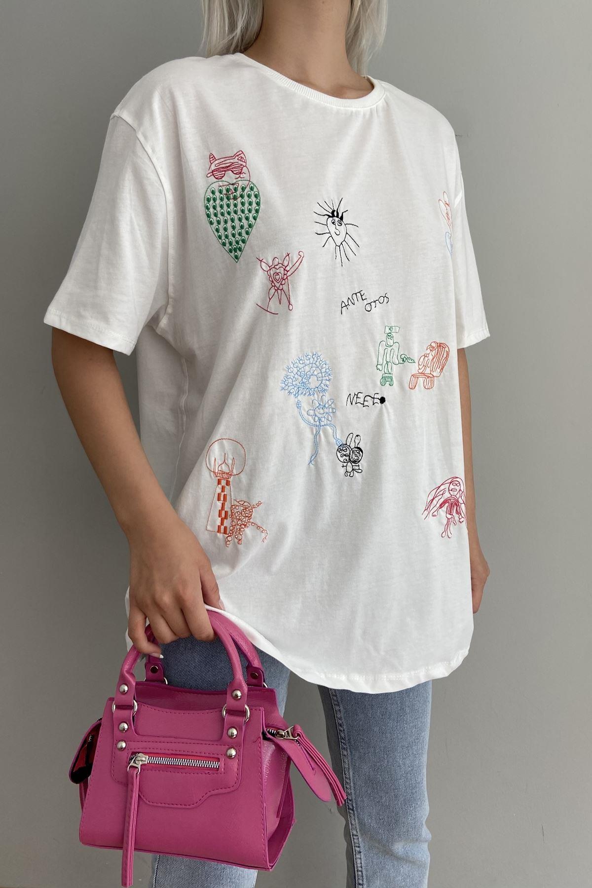 RENKLİ NAKIŞLI TSHIRT