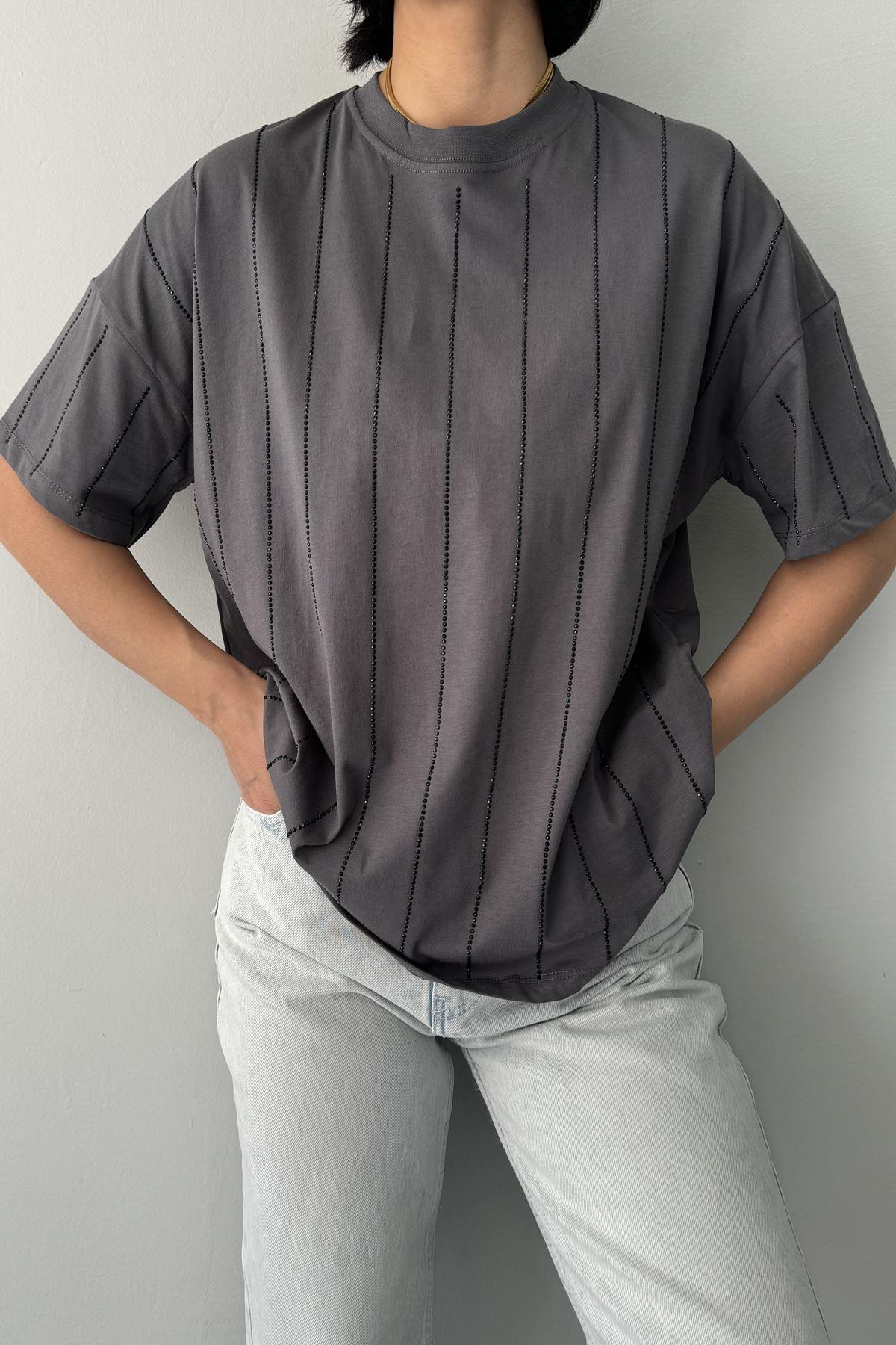 TAŞ DETAYLI TSHIRT