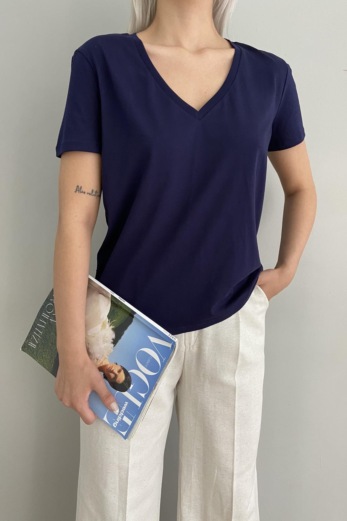 V YAKA BASIC TSHIRT