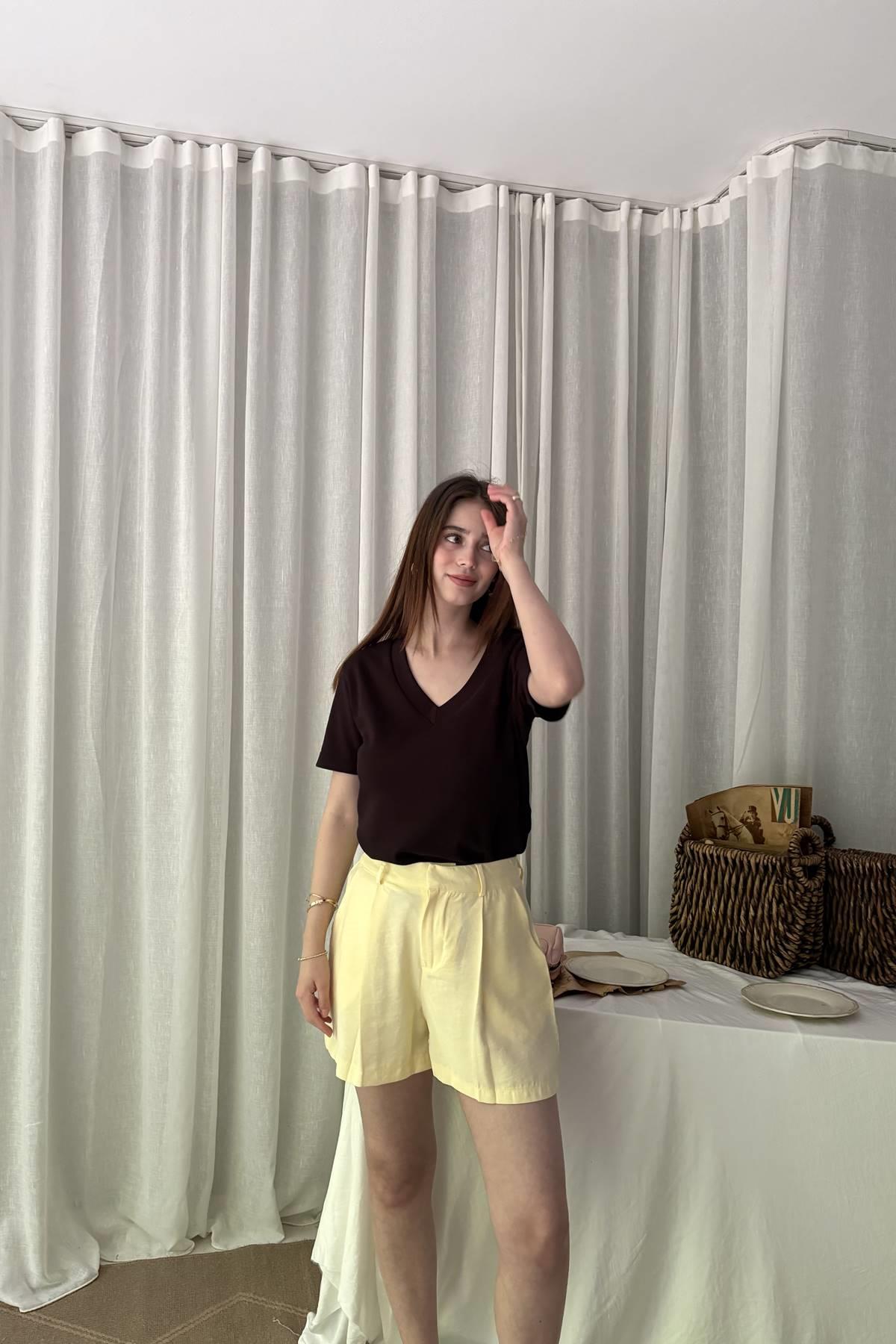 V YAKA TSHIRT