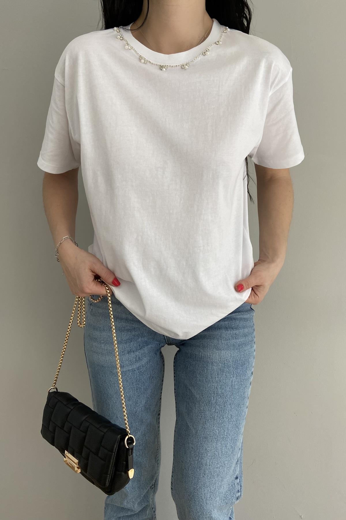 YAKA TAŞ DETAY TSHIRT