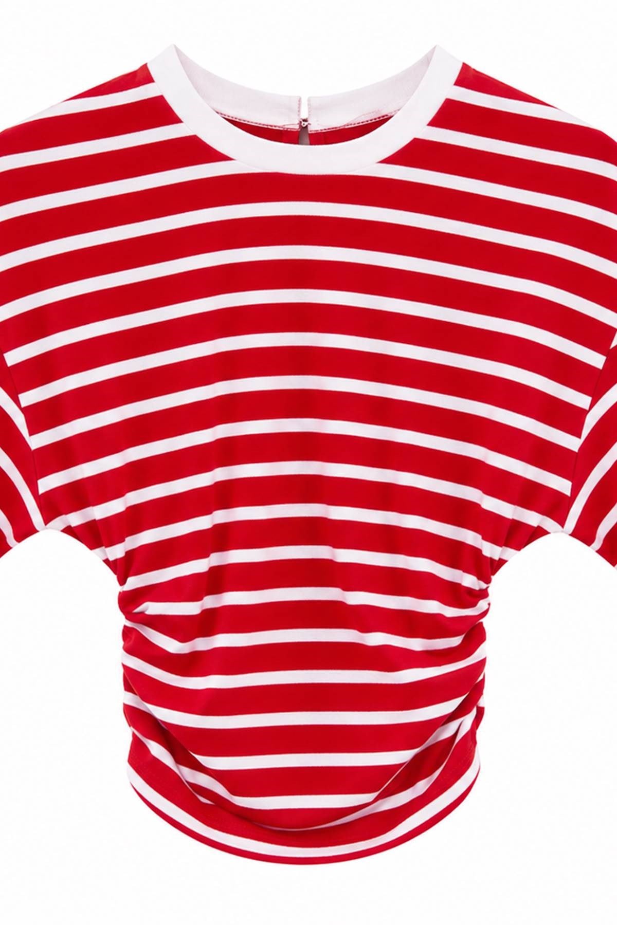 YAN BÜZGÜ DETAY ÇİZGİLİ TSHIRT