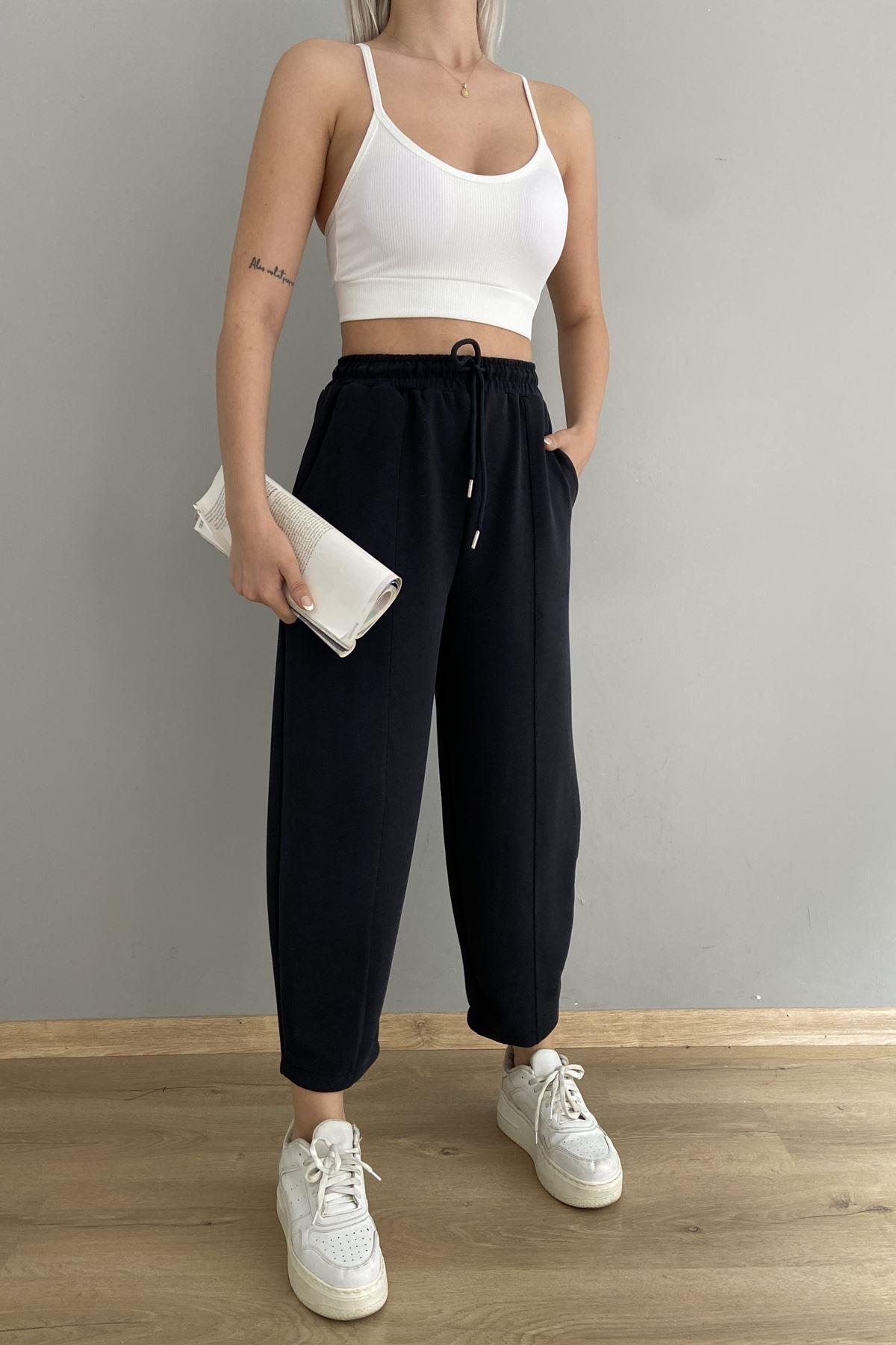 Xotinlar jamoat oldida yalangoch