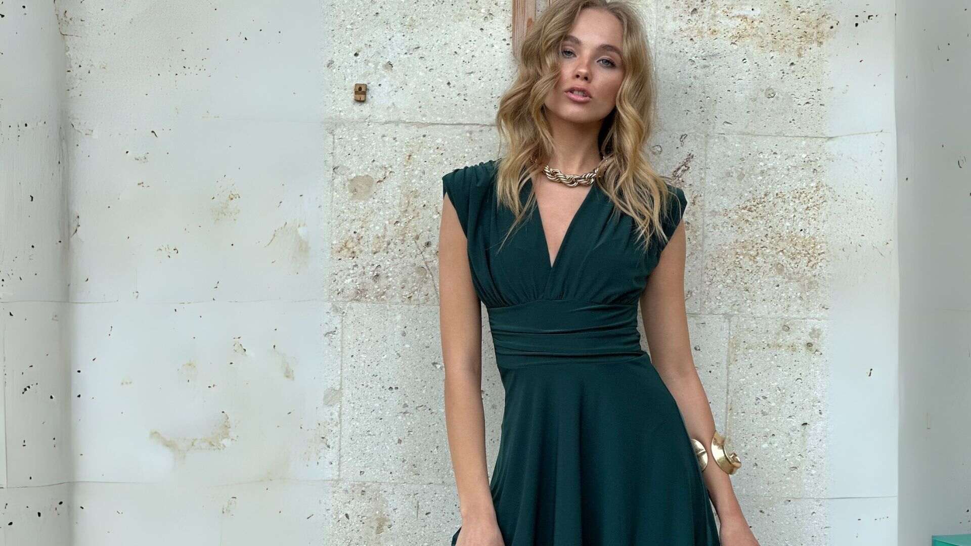 V Yaka Elbise