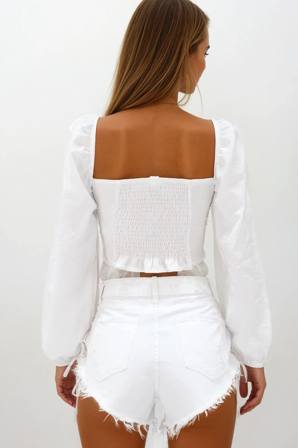 Kadın Beyaz 4 Cepli Bağcık Detaylı Püsküllü Kot Şort VS00253