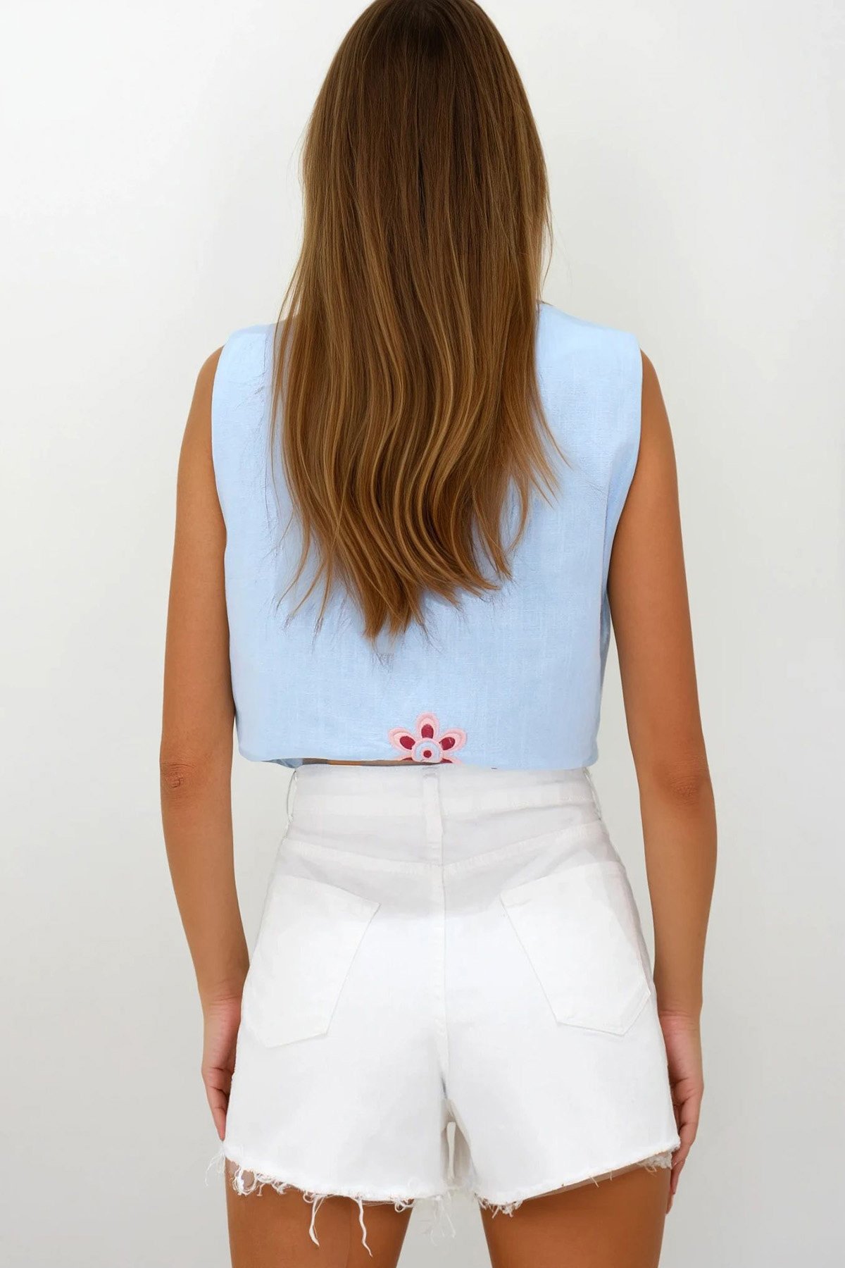 Kadın Beyaz 5 Cepli Püskül Detaylı Denim Şort VS00254