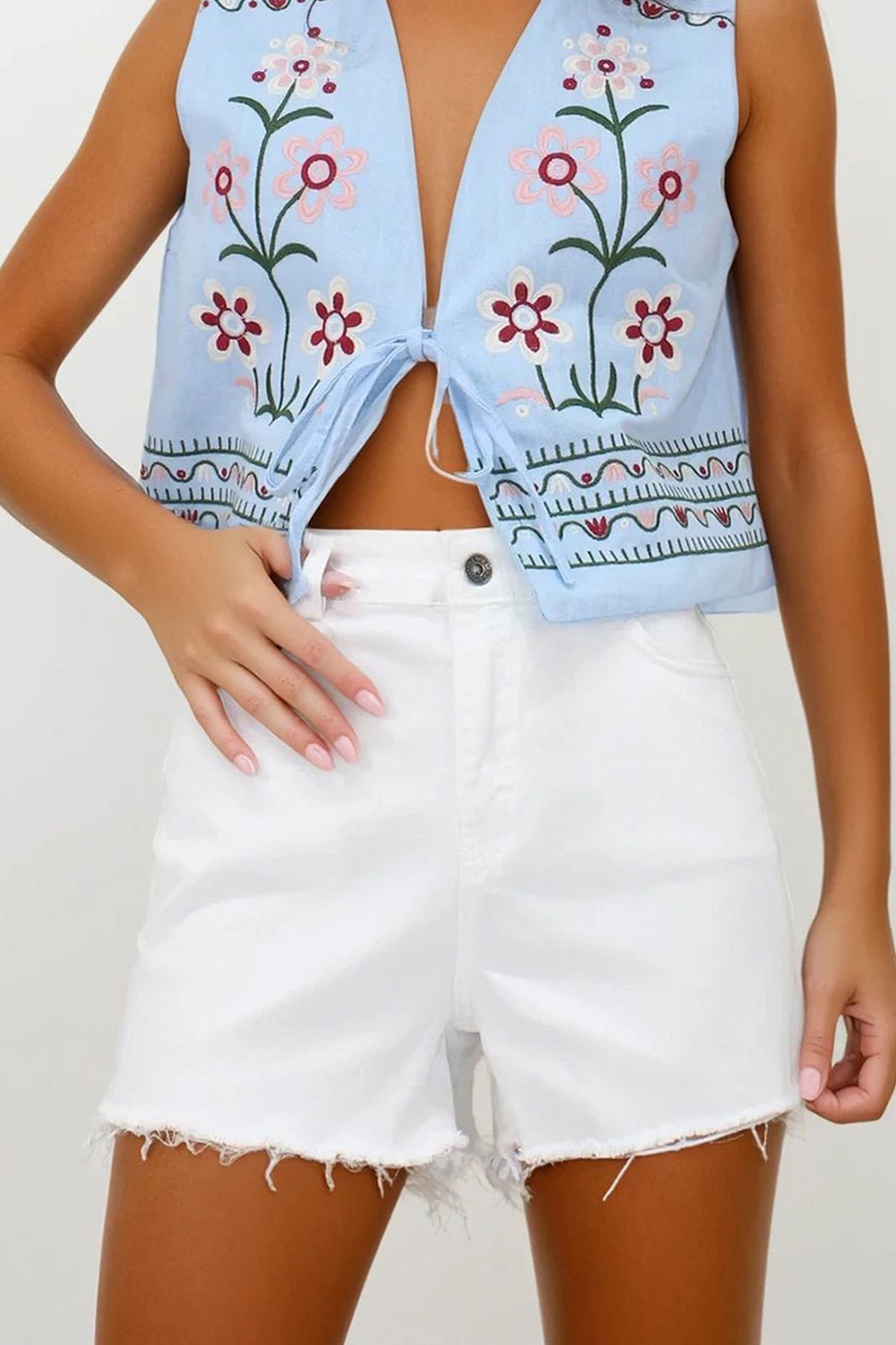 Kadın Beyaz 5 Cepli Püskül Detaylı Denim Şort VS00254