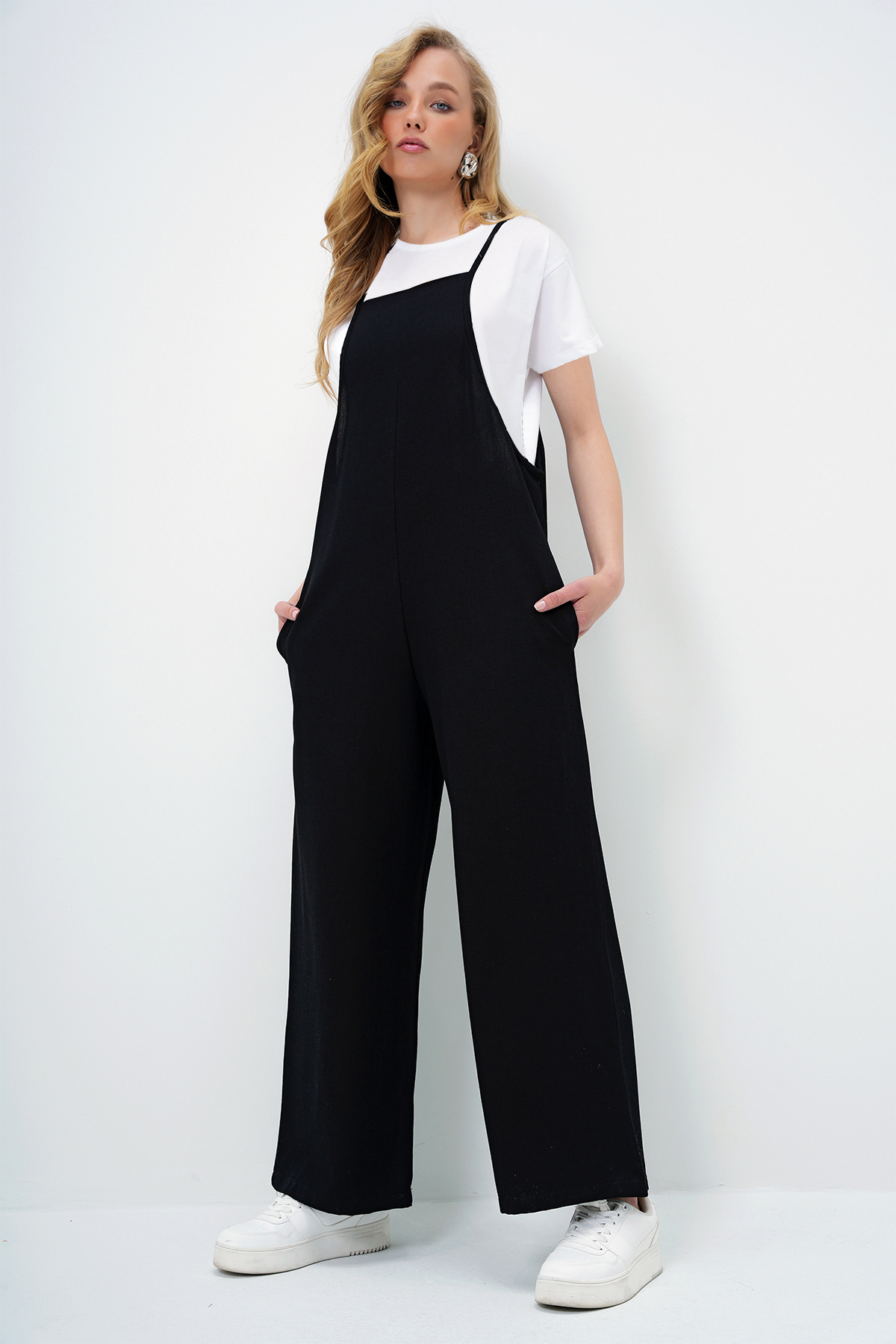 Kadın Siyah Askılı Bol Kesim Keten Tulum Ve Basic Pamuklu T-Shirt 2Li Takım ALC-X4367-1