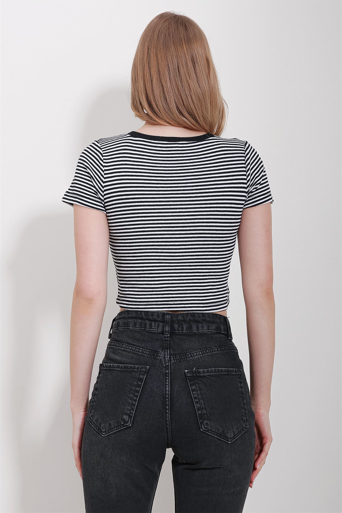 Kadın Siyah Bisiklet Yaka Çizgili Crop Örme Bluz ALC-X11551