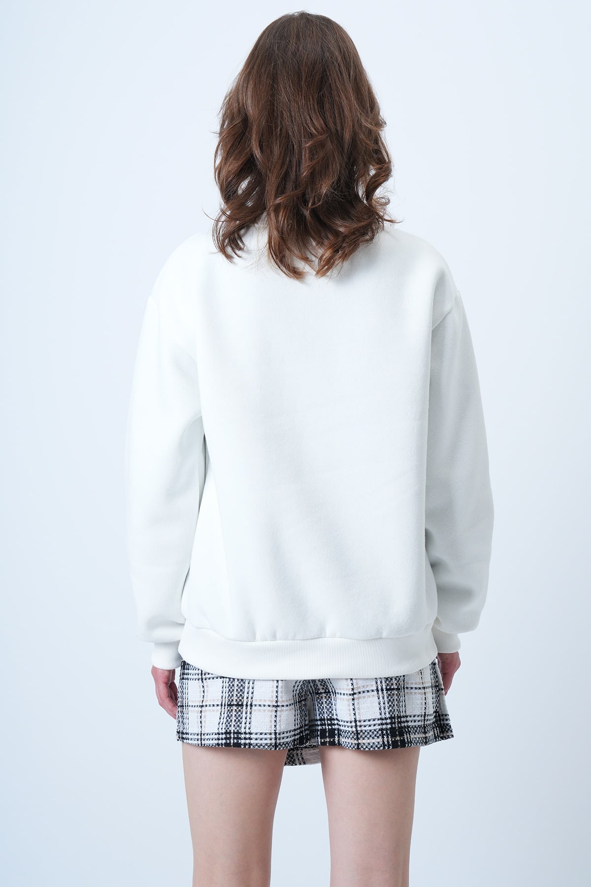 Kadın Beyaz Bisiklet Yaka Nakışlı  İçi Şardonlu 3 İplik Sweatshirt VS01177