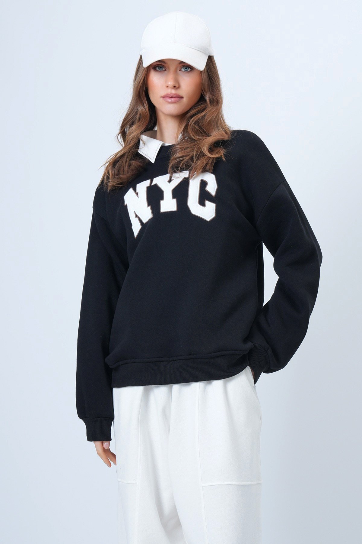 Kadın Siyah Bisiklet Yaka Nakışlı Ribanalı Uzun Kollu İçi Şardonlu 3 İplik Sweatshirt VS01322