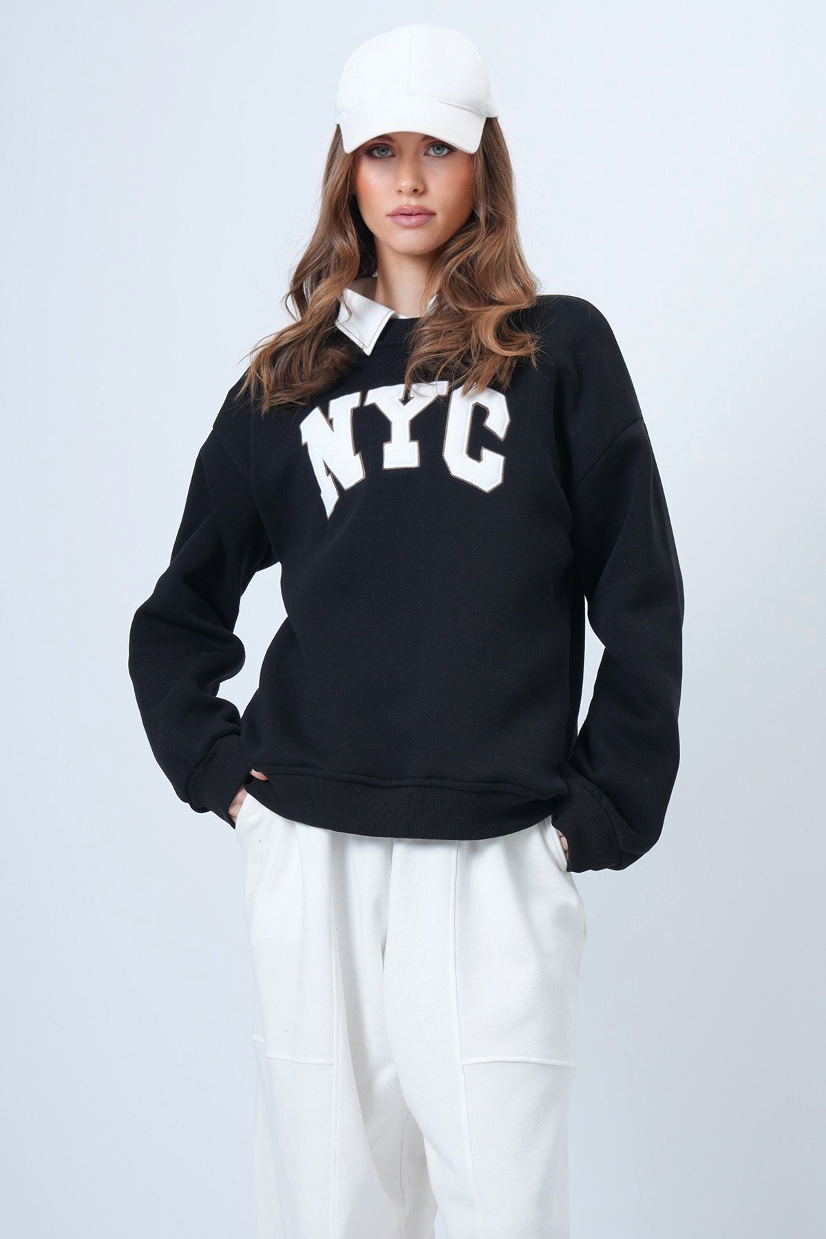 Kadın Siyah Bisiklet Yaka Nakışlı Ribanalı Uzun Kollu İçi Şardonlu 3 İplik Sweatshirt VS01322