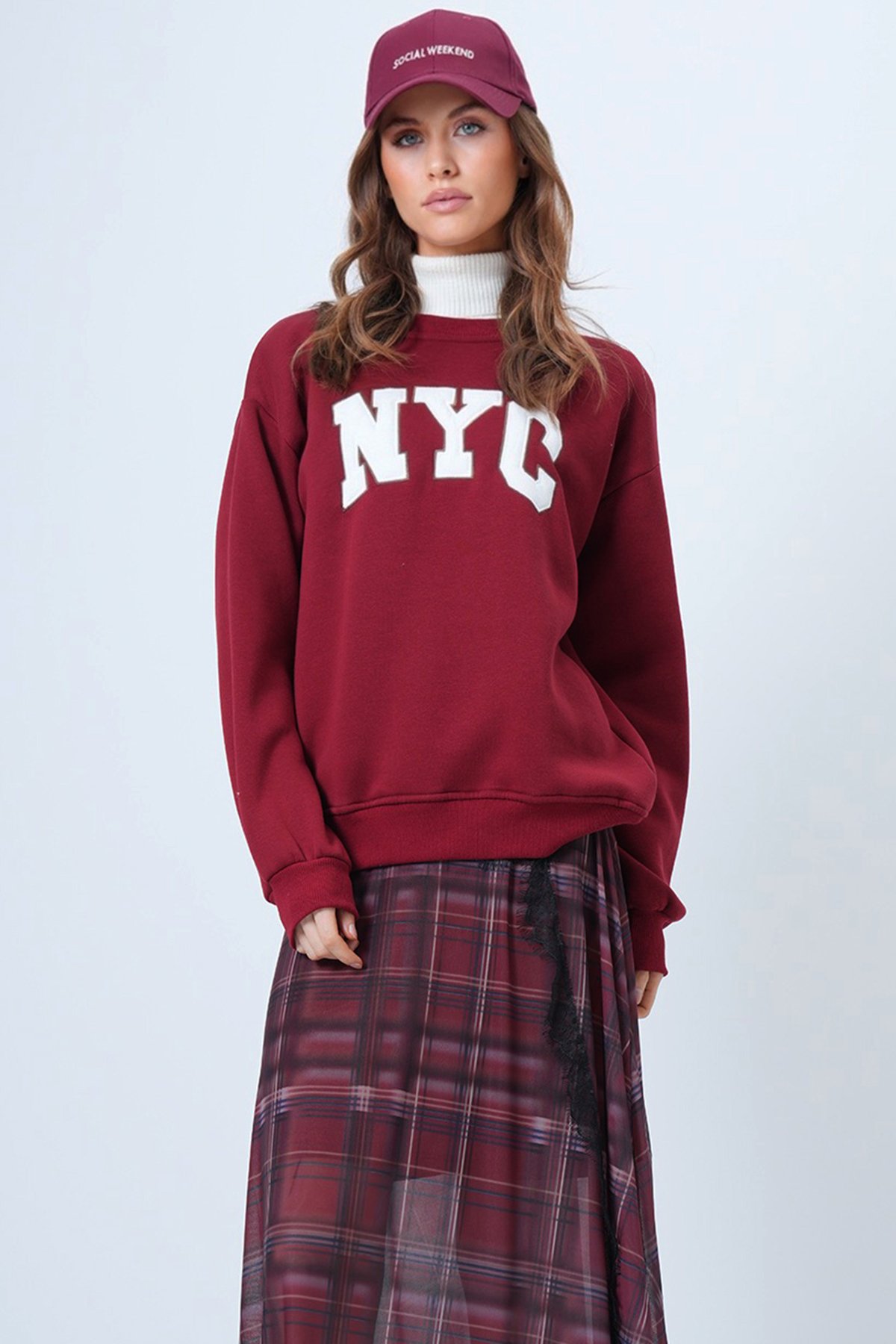 Kadın Bordo Bisiklet Yaka Nakışlı Ribanalı Uzun Kollu İçi Şardonlu 3 İplik Sweatshirt VS01322