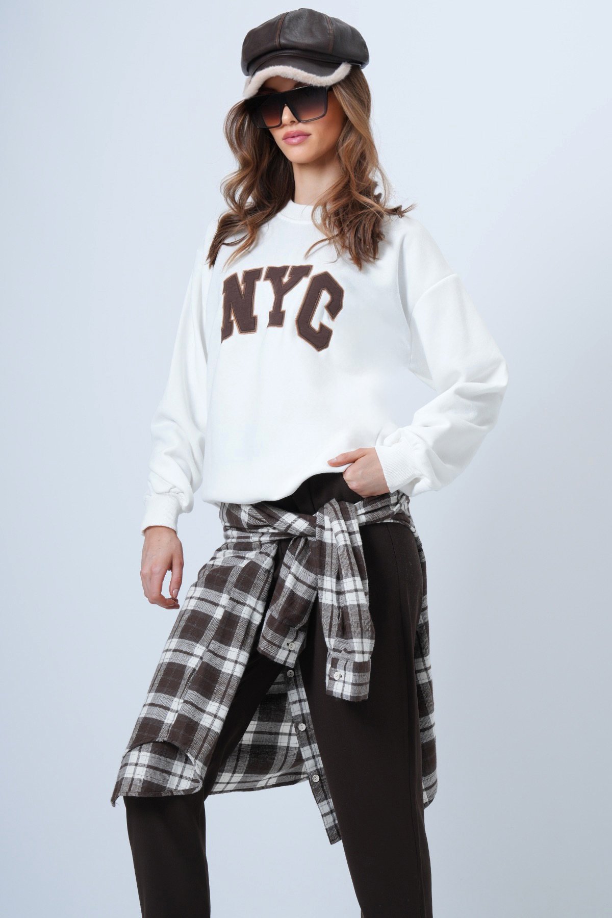 Kadın Ekru Bisiklet Yaka Nakışlı Ribanalı Uzun Kollu İçi Şardonlu 3 İplik Sweatshirt VS01322